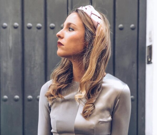 Diadema Infanta satén rosa