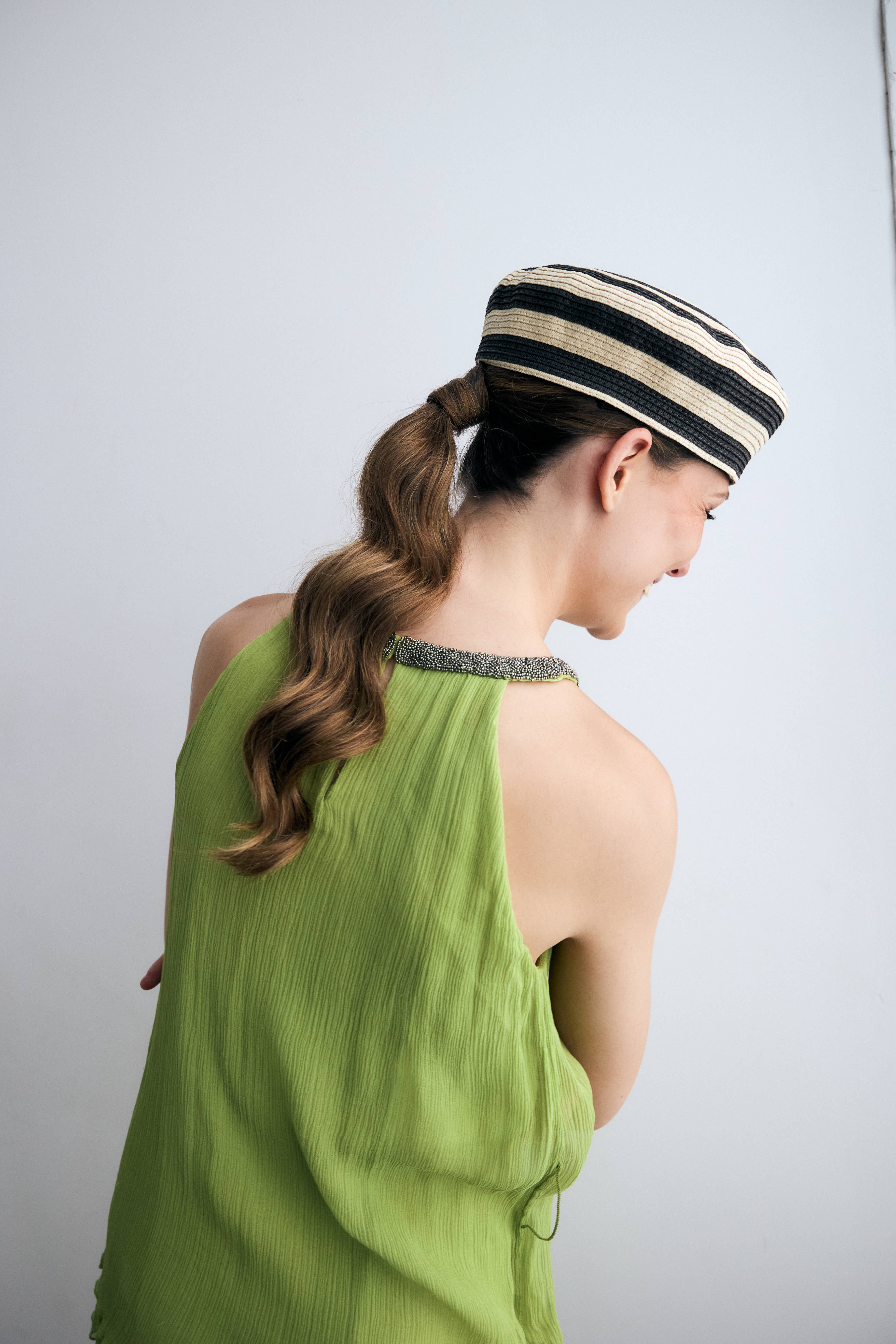 Casquete Celine de rayas beige y chocolate