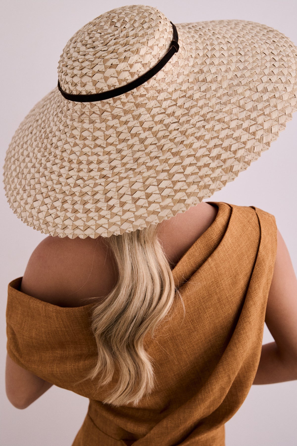 Pamela Espuela beige y camel