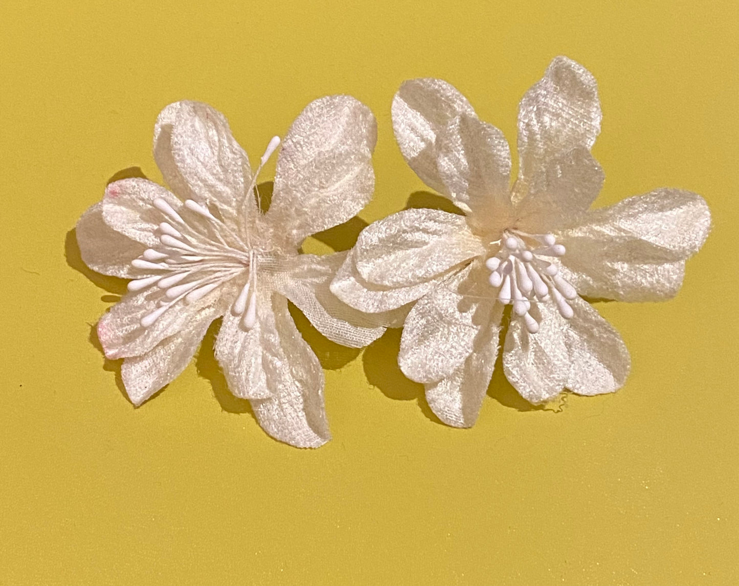 Pendientes Corola blancos