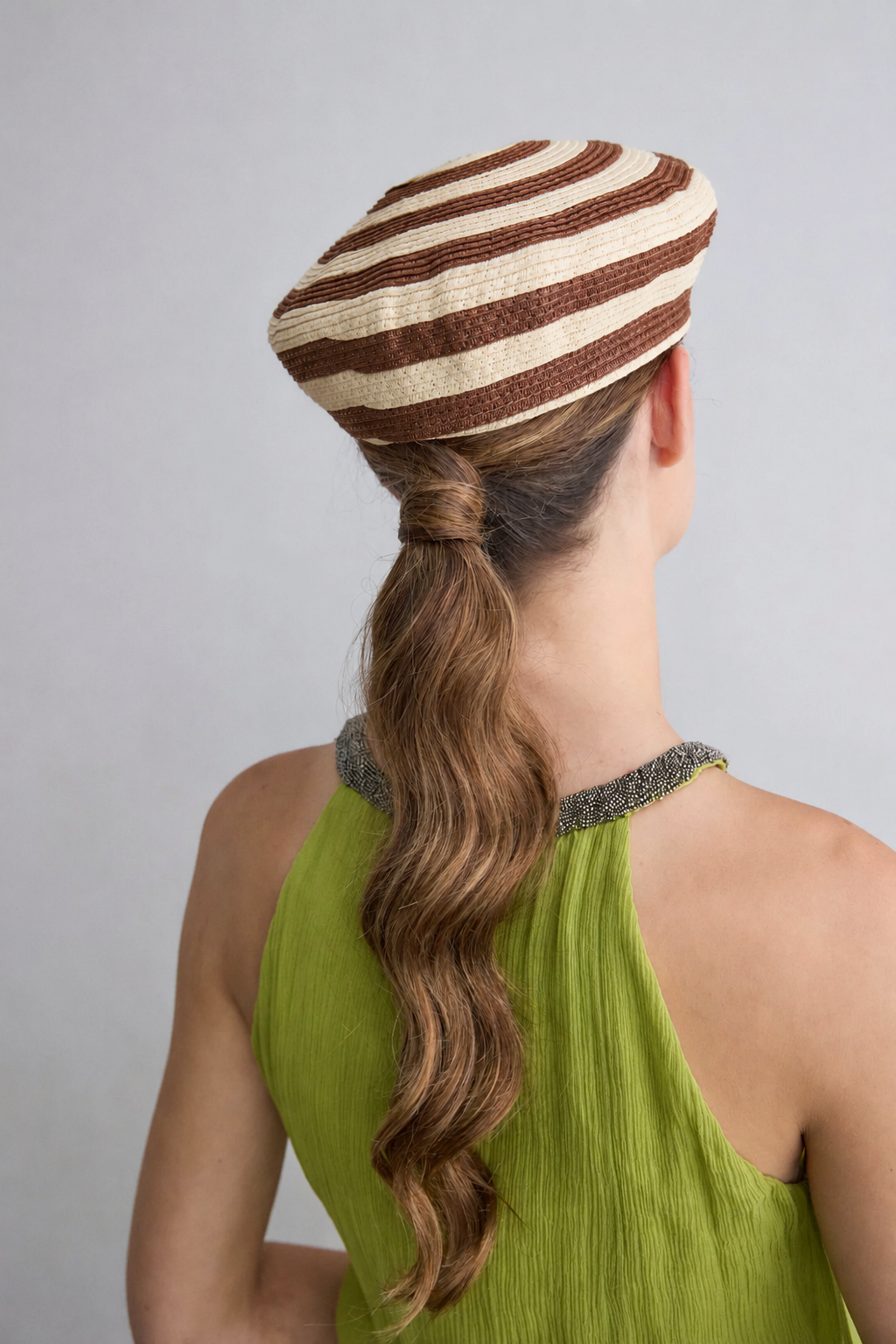 Casquete Celine de rayas beige y chocolate