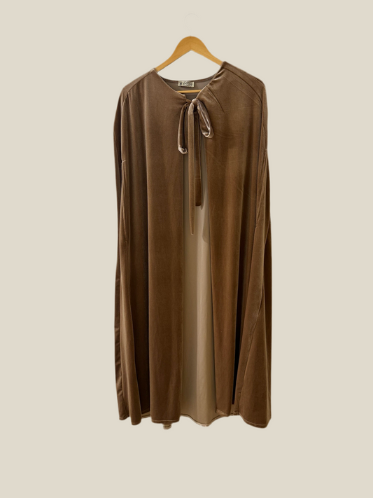 Capa de terciopelo marrón larga
