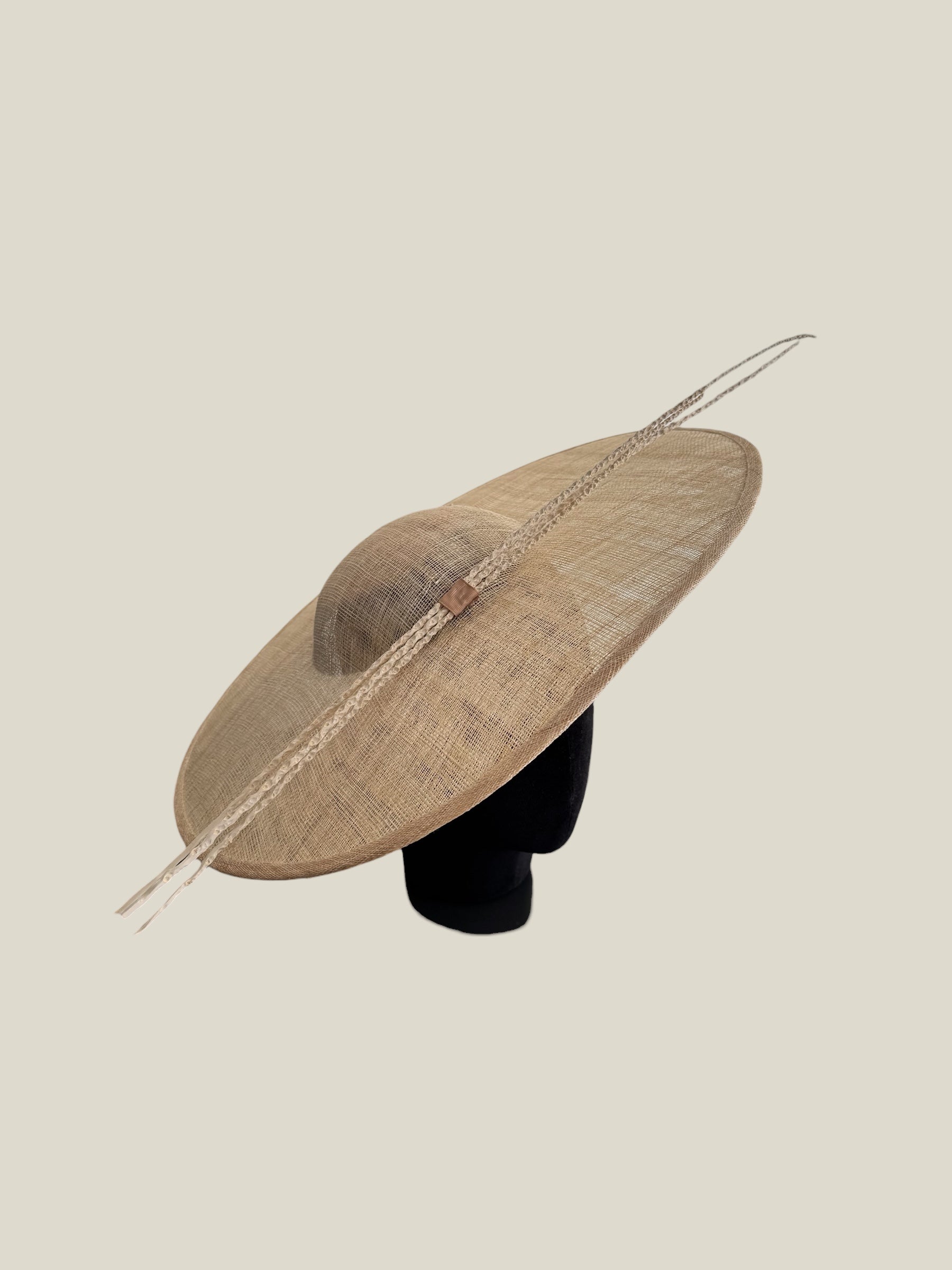 Pamela Eloise beige con raquis preservados