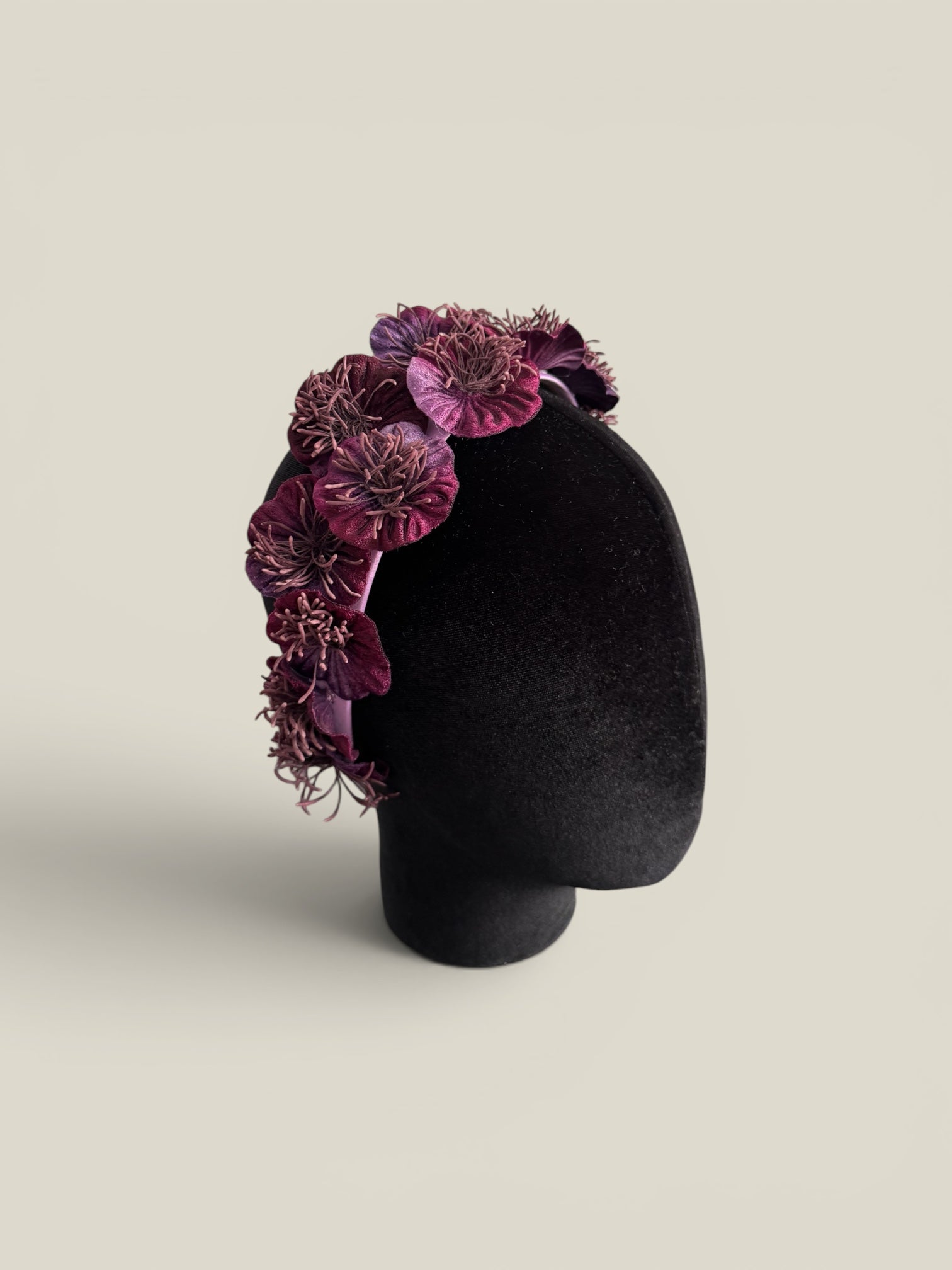 Diadema Dalia berenjena