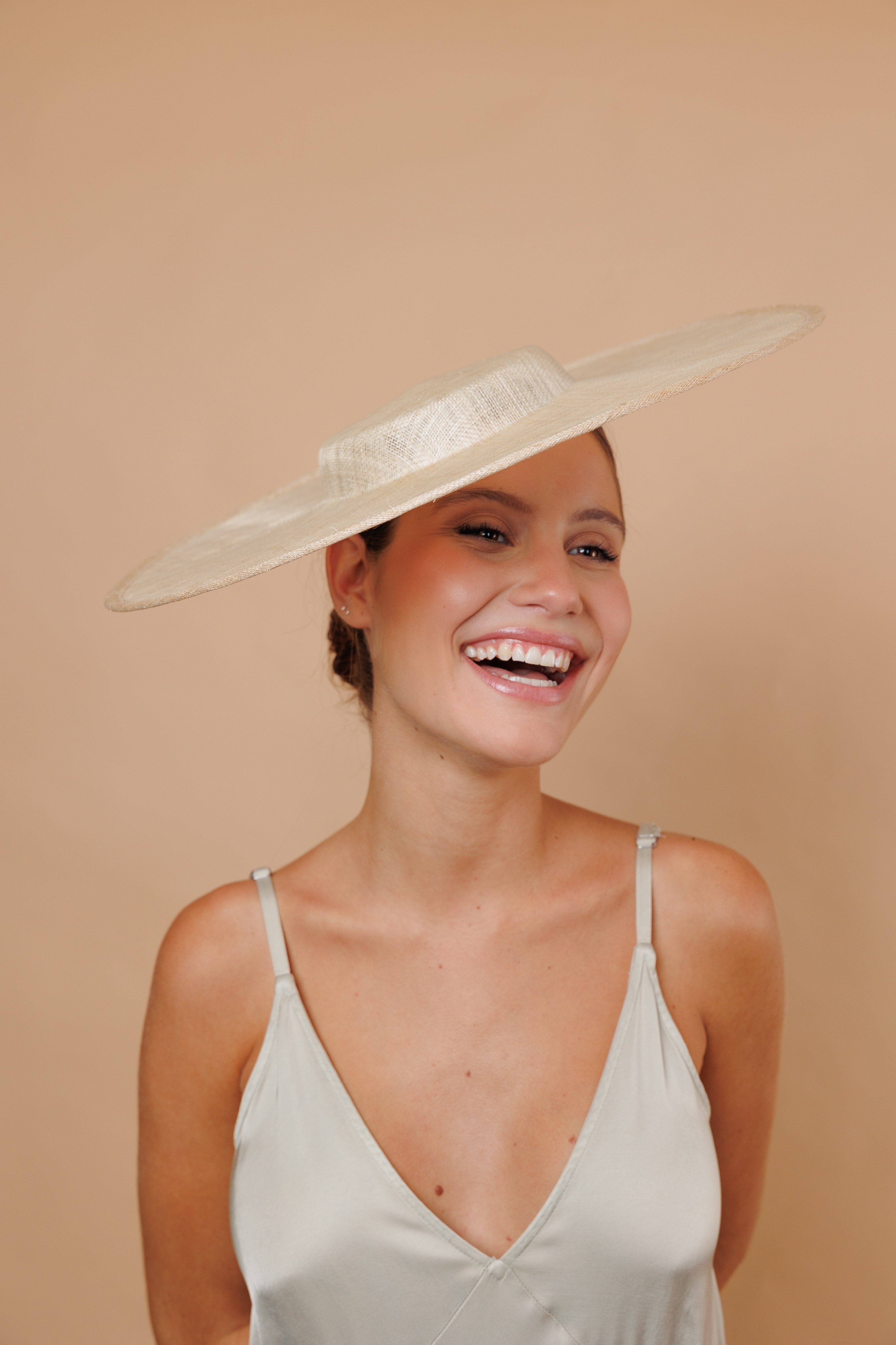 Pamela Catalina beige