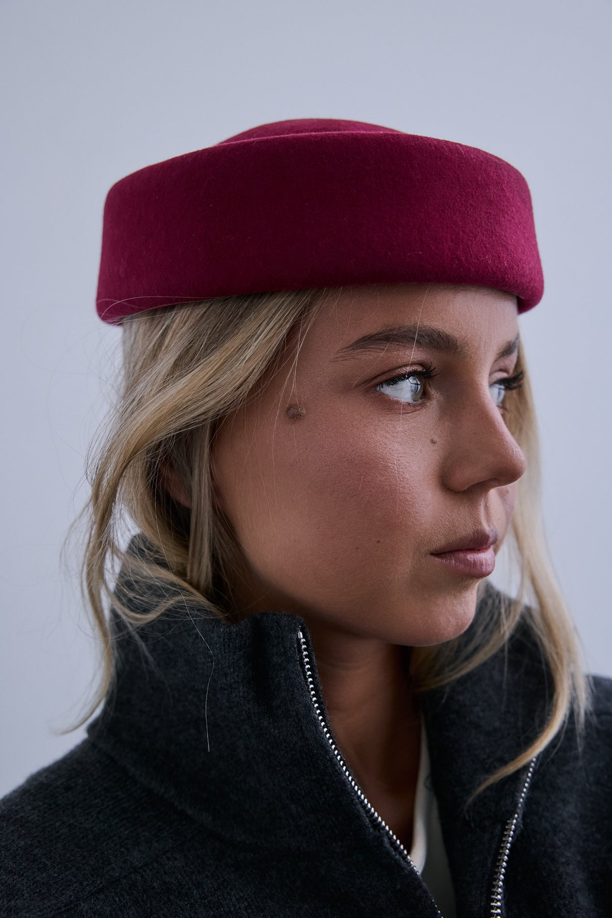 Tocado Casquete Jackie Vino mini