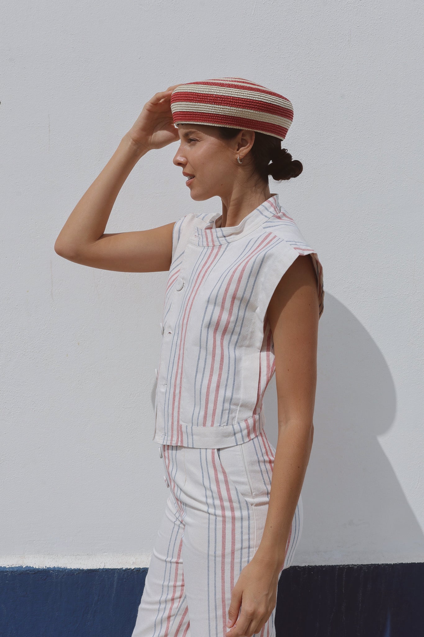 Casquete Celine de rayas beige y rojo