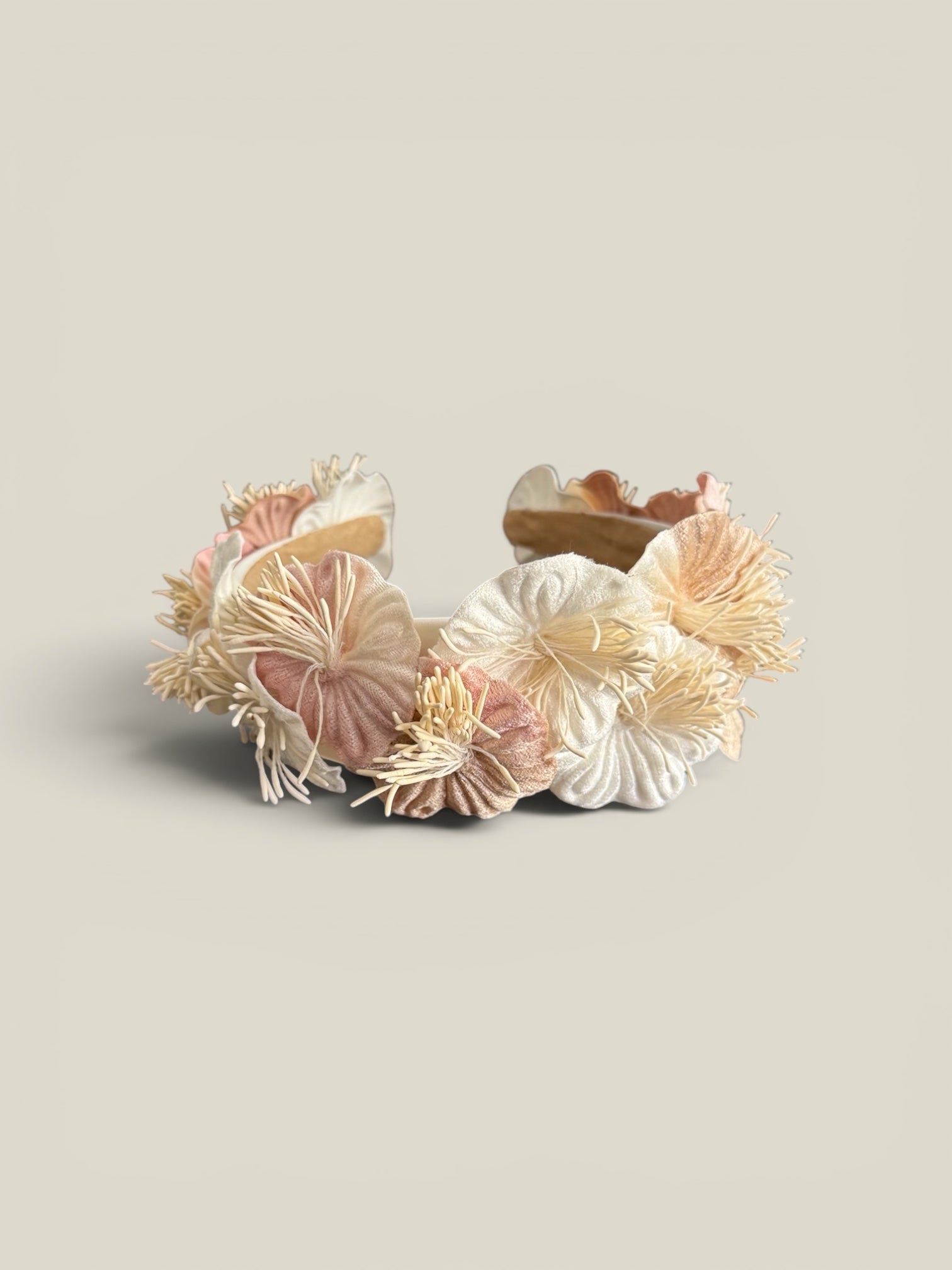 Diadema Dalia blanca y nude