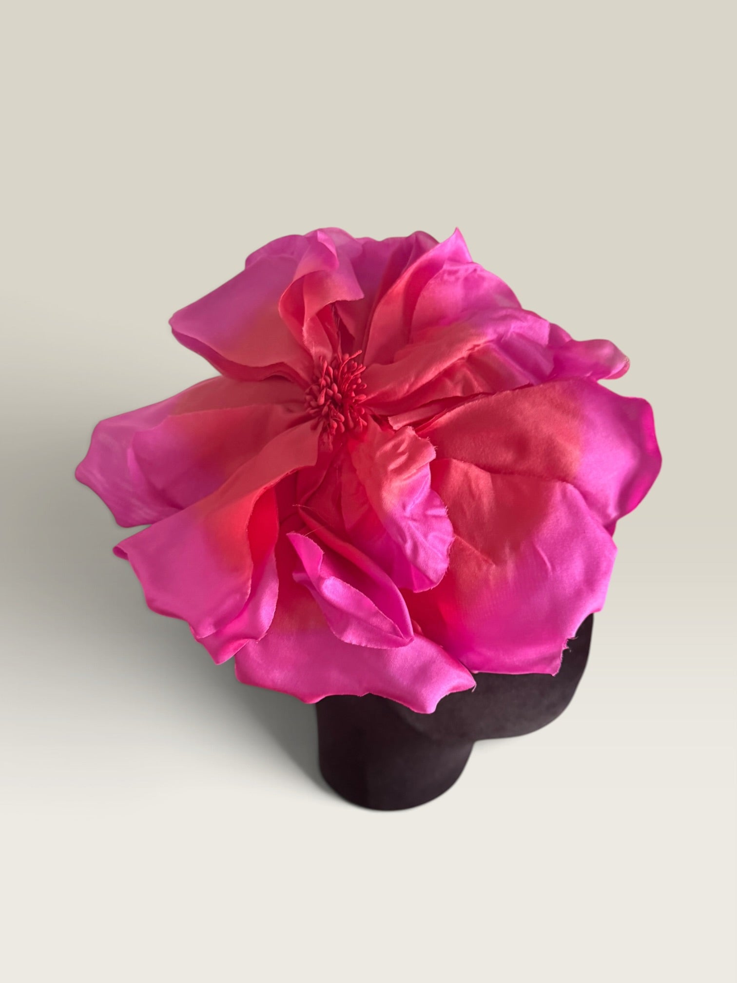 Tocado Agnes fucsia