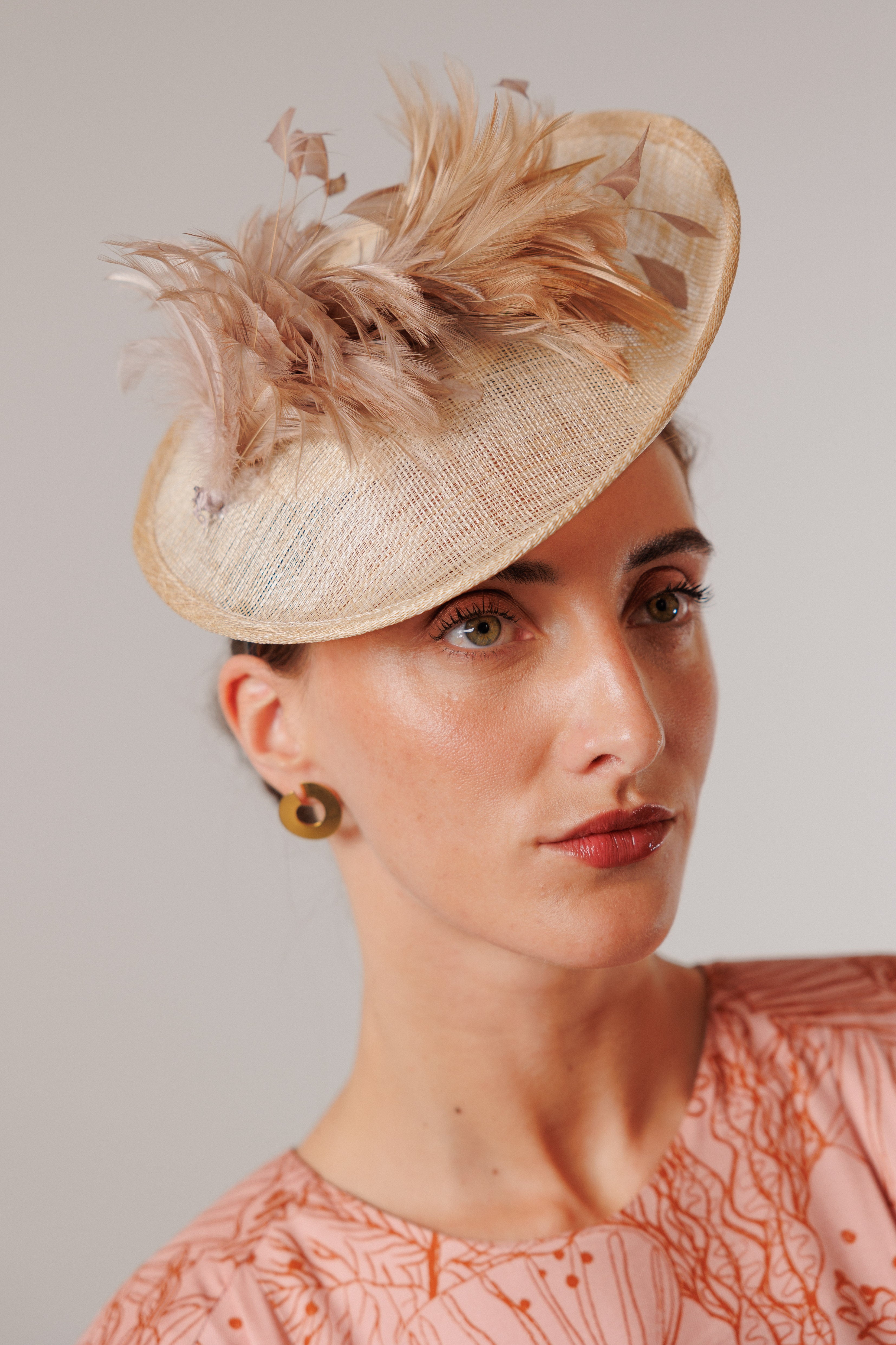 Tocado Adriana beige