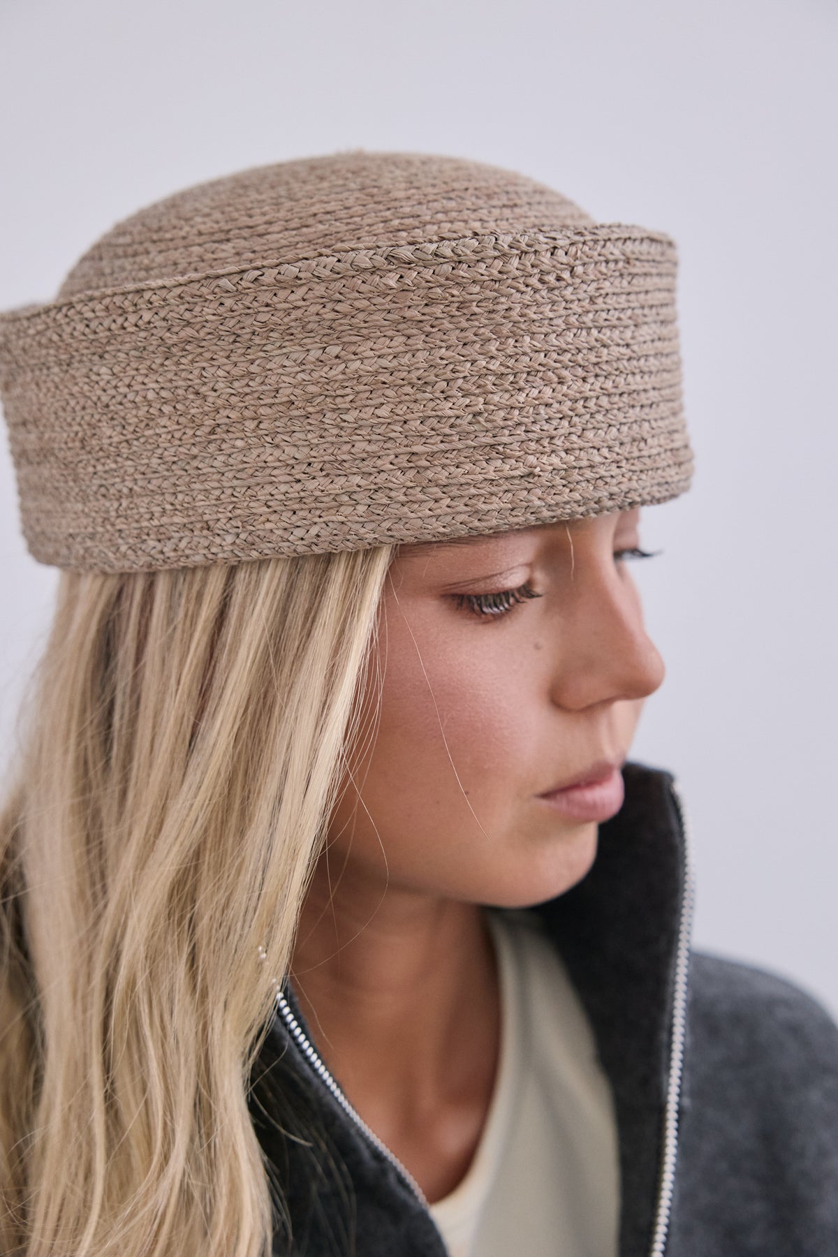 Claude beige helmet