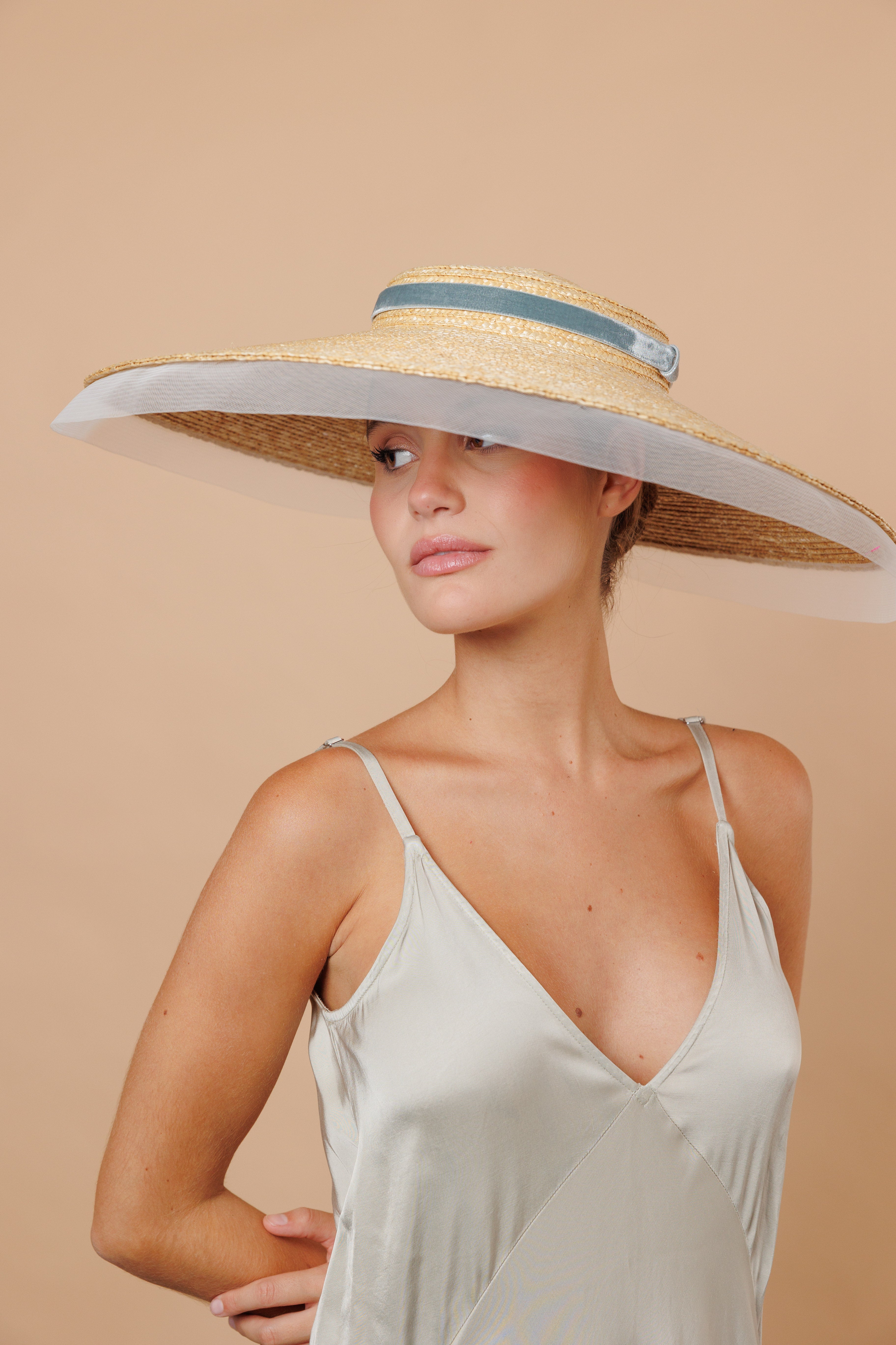 Pamela Sonsoles de paja natural