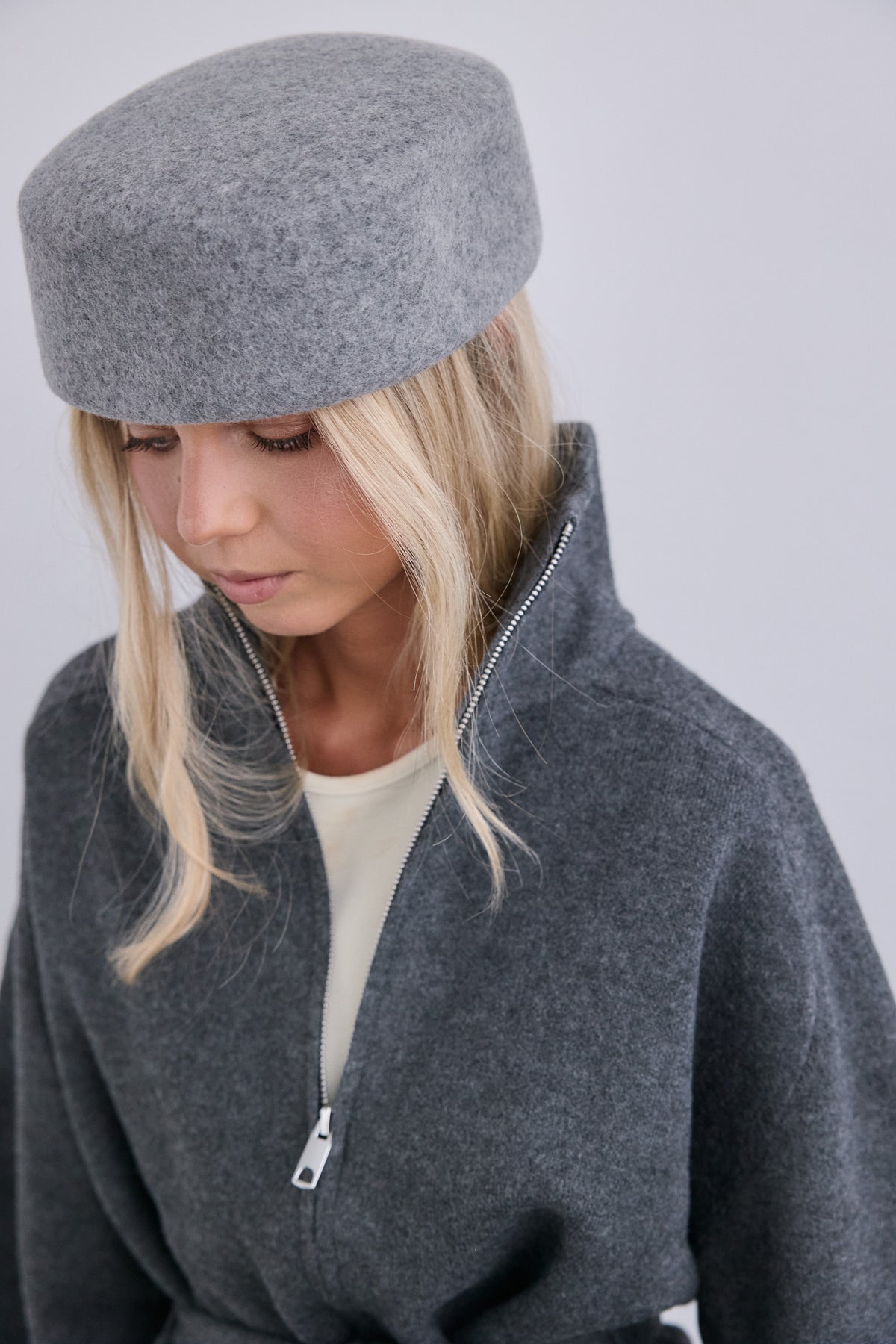 Tocado Casquete Jacque gris