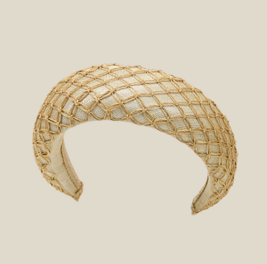 Diadema Roca de sinamay beige con redecilla