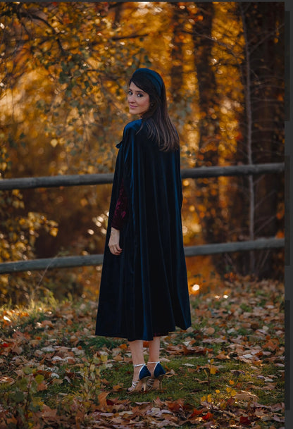 Capa de terciopelo azul marino