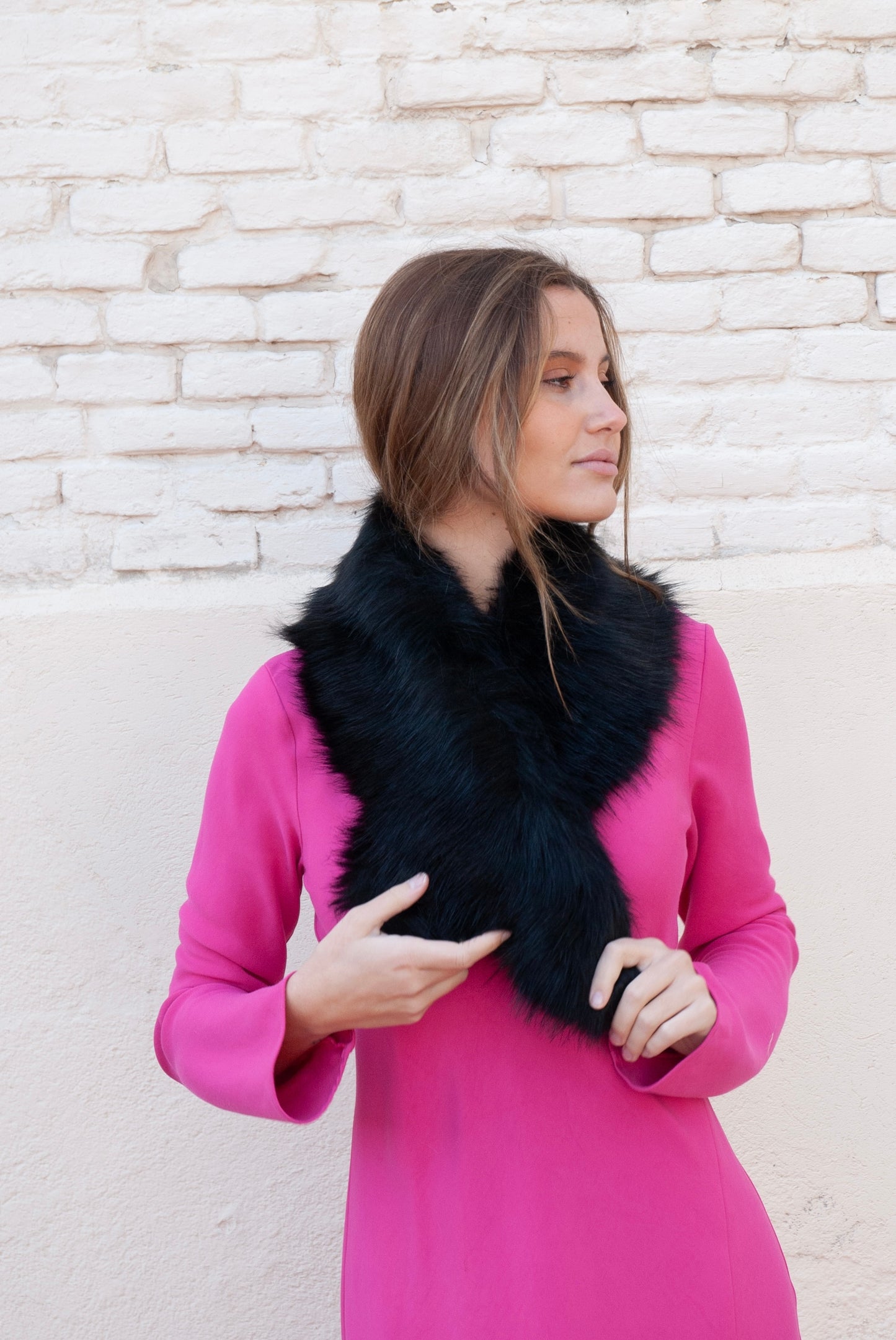 Cuello de pelo negro