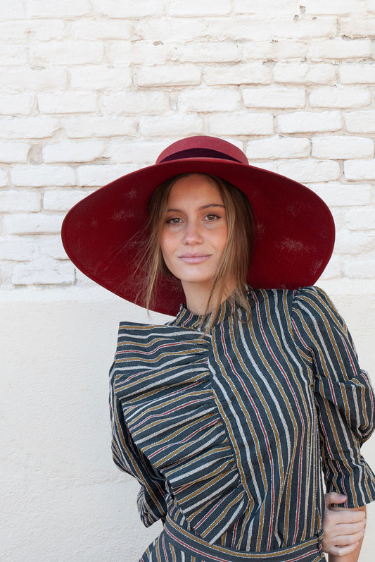 Pamela Clotilde Vino con cinta