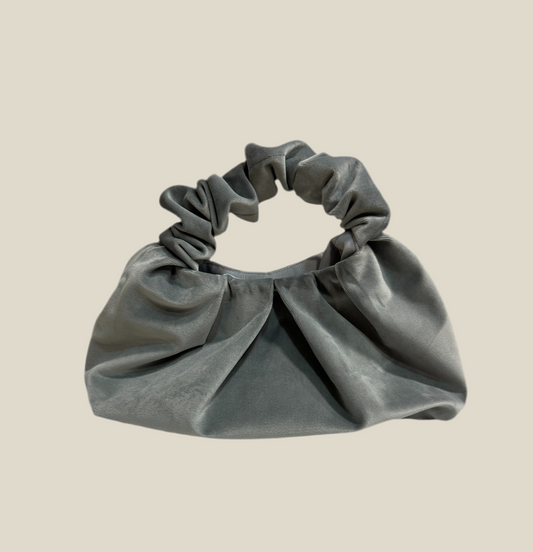 Bolso Plié gris de terciopelo