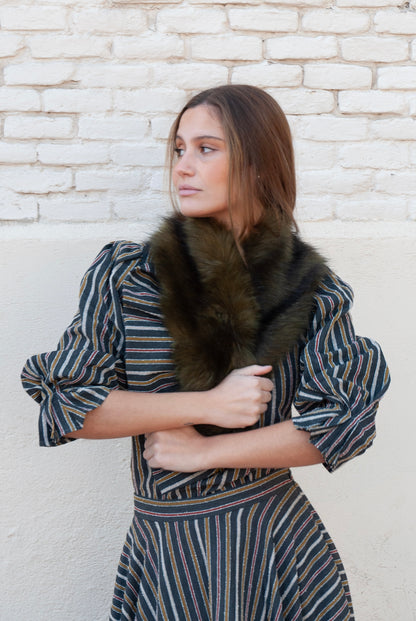 Cuello de pelo verde