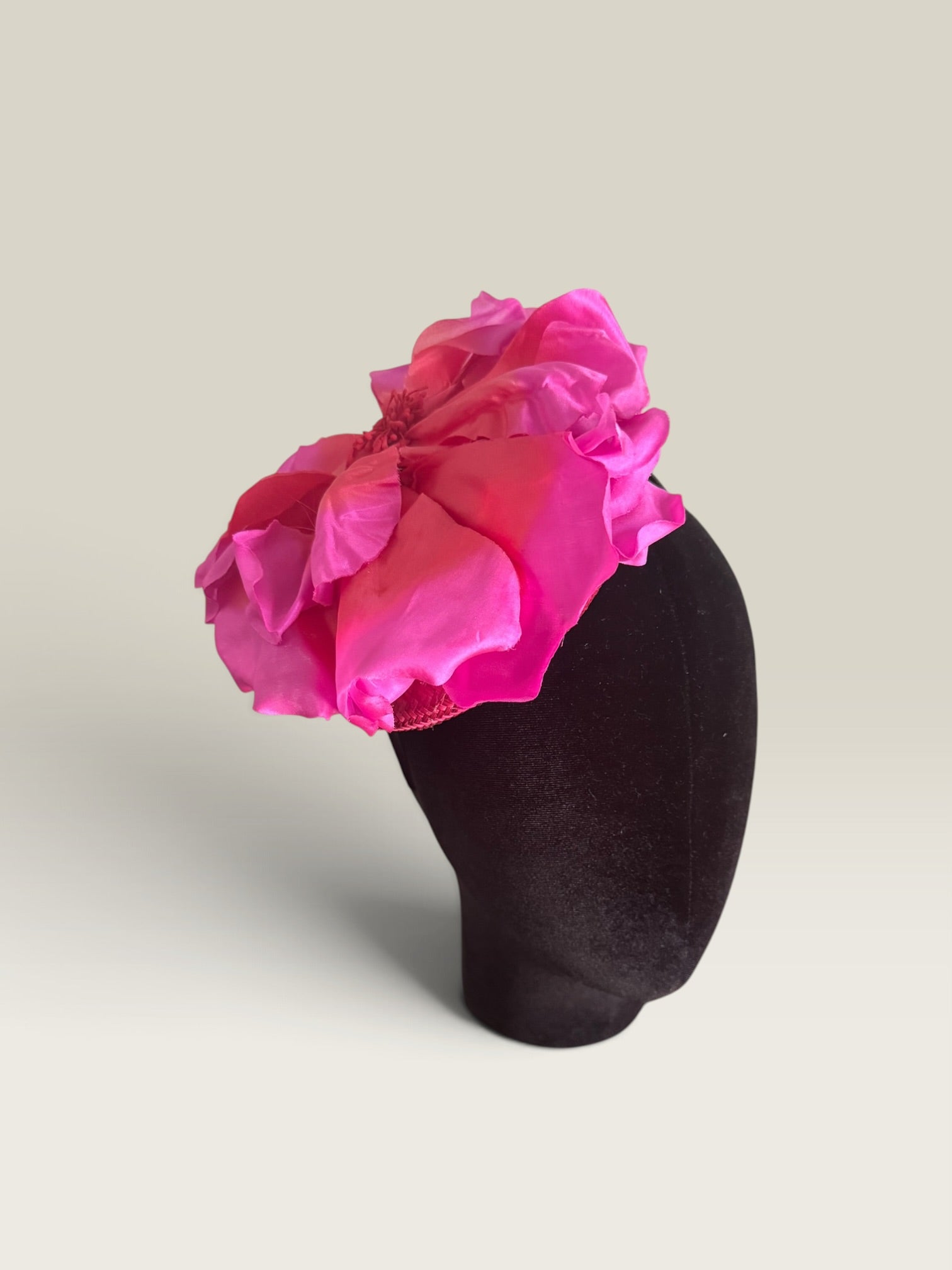 Tocado Agnes fucsia