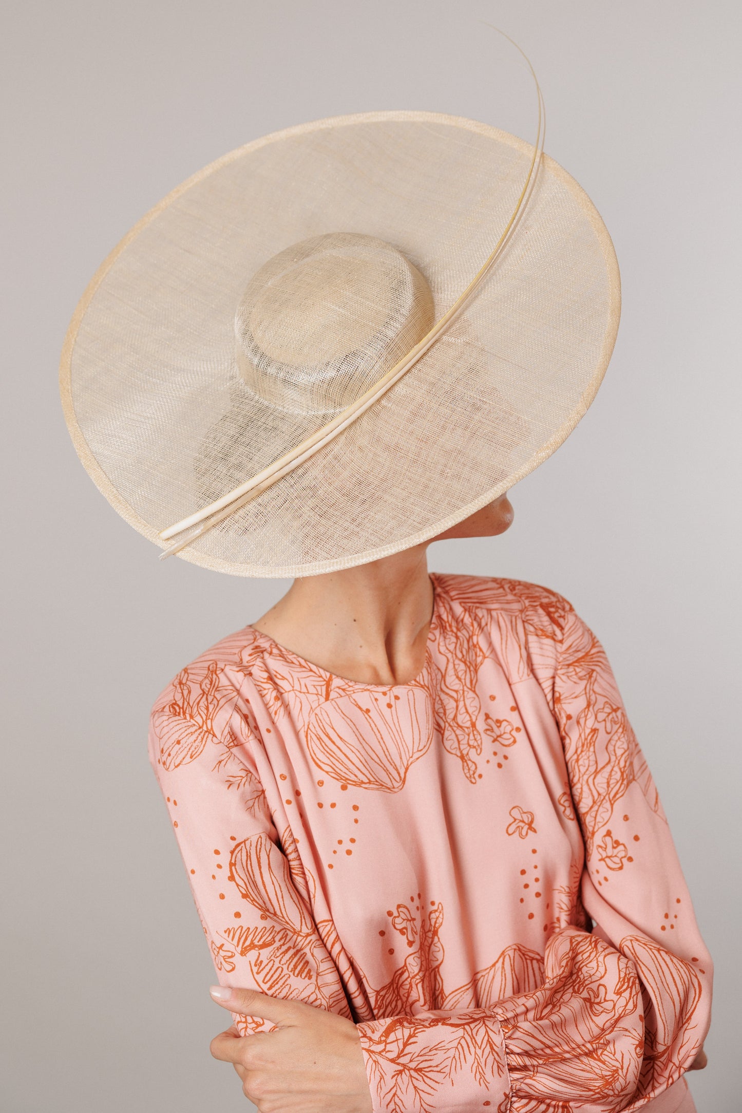 Beige square sun hat with spine