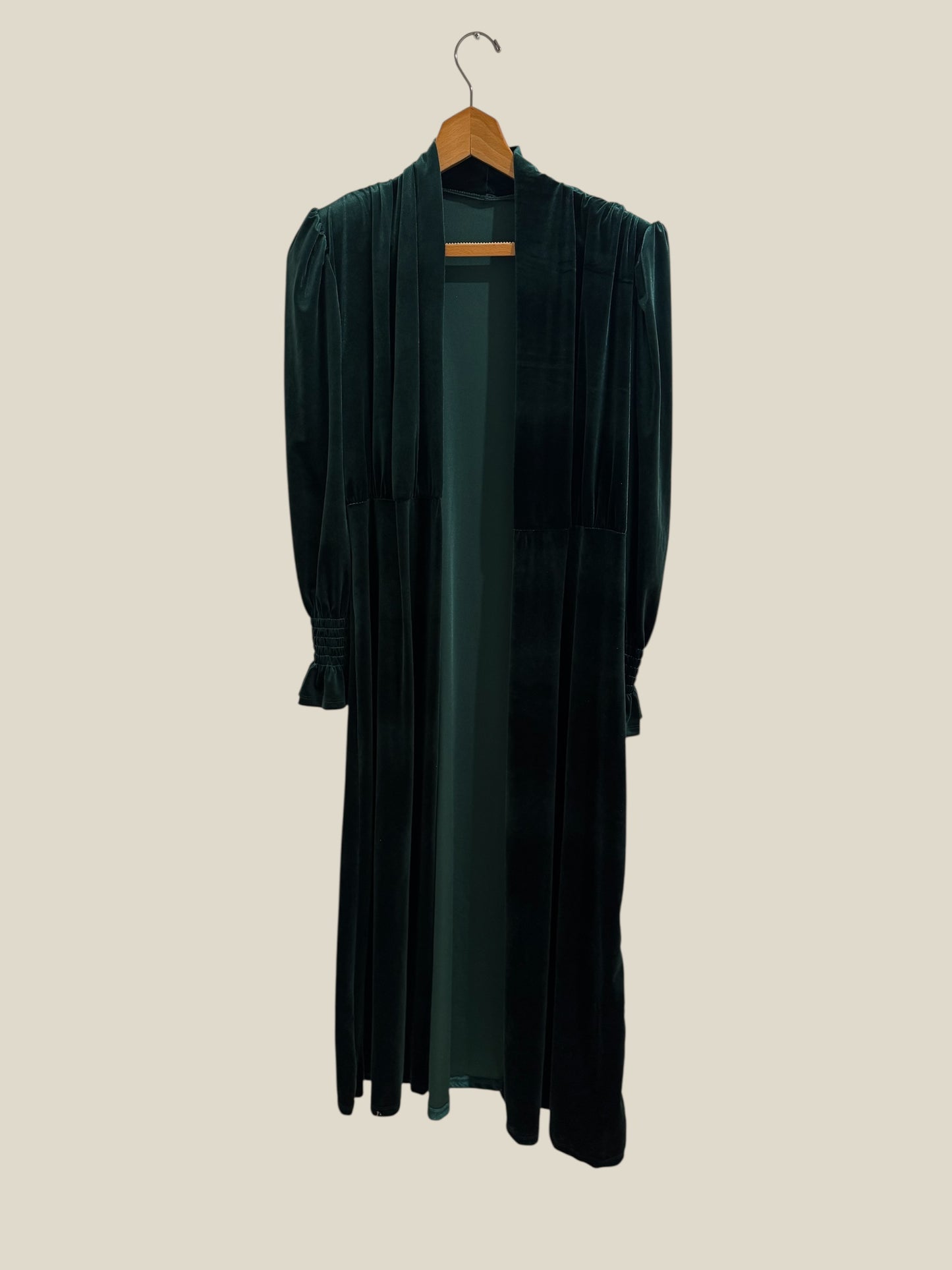 Abrigo, terciopelo, invitada, verde, boda, Marcela & co