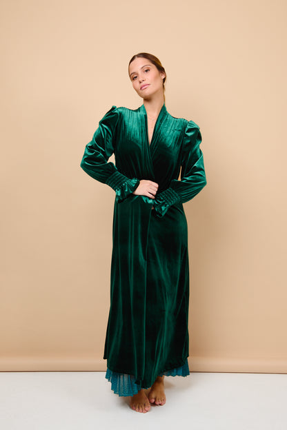 Abrigo, terciopelo, verde, invitada, boda, marcela & co