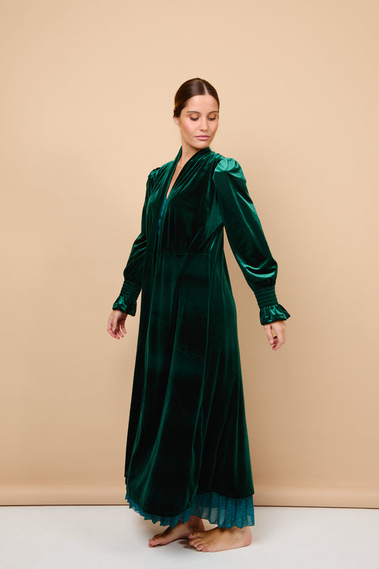 Abrigo, terciopelo, verde, invitada, boda, marcela and co