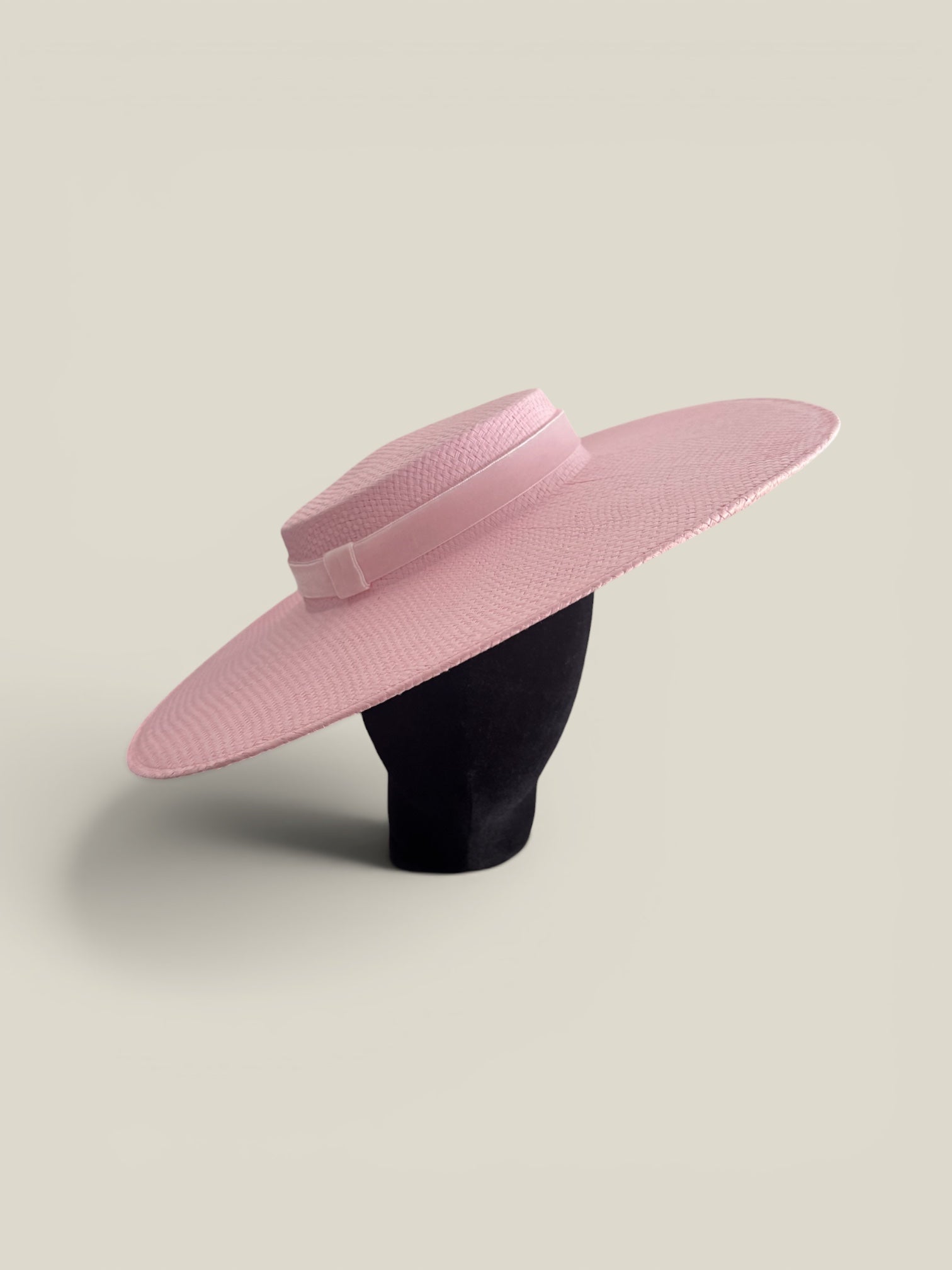 Canotier Amazona rosa con cita de terciopelo