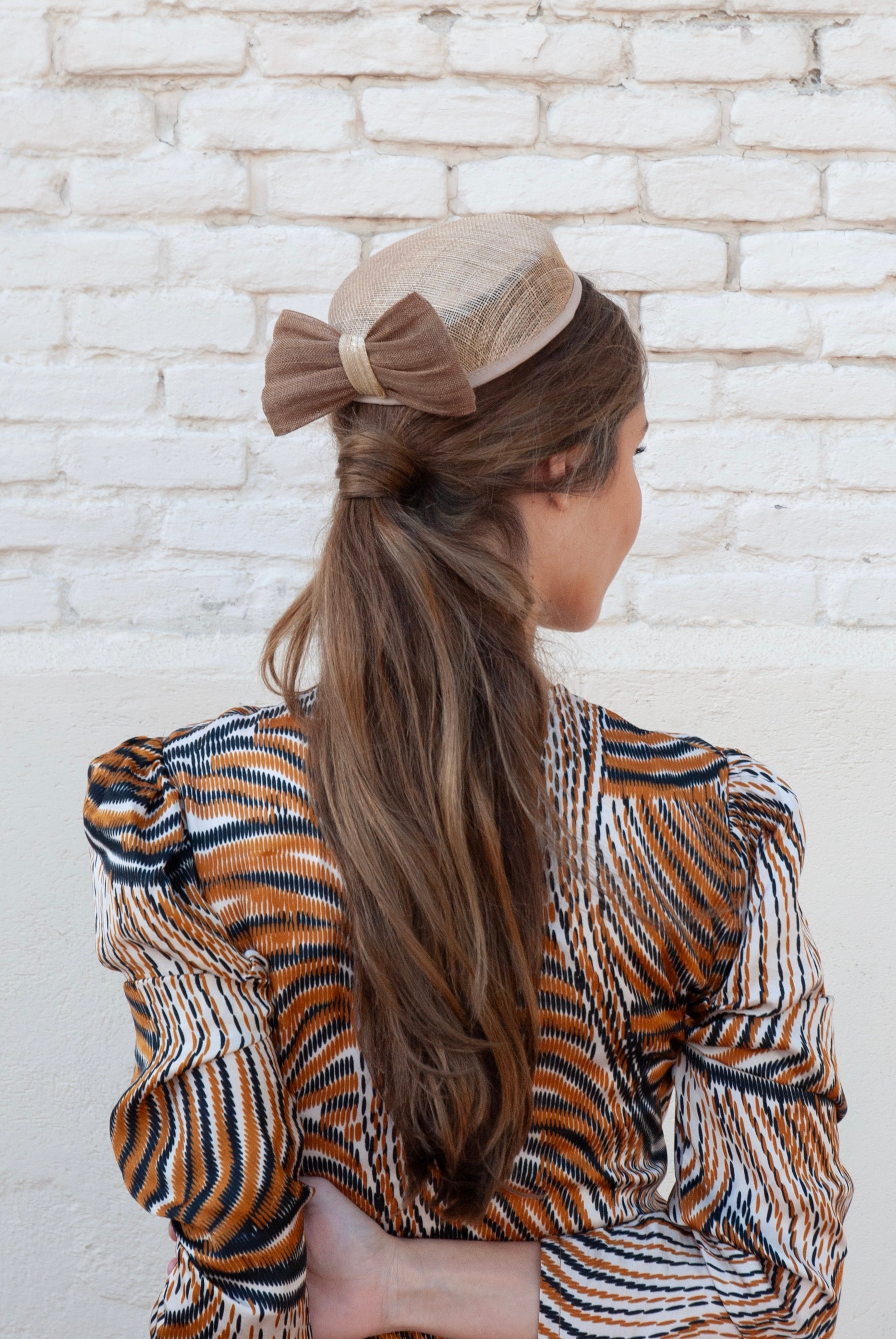 Tocado Casquete Carla camel y beige