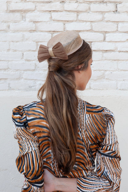 Tocado Casquete Carla camel y beige