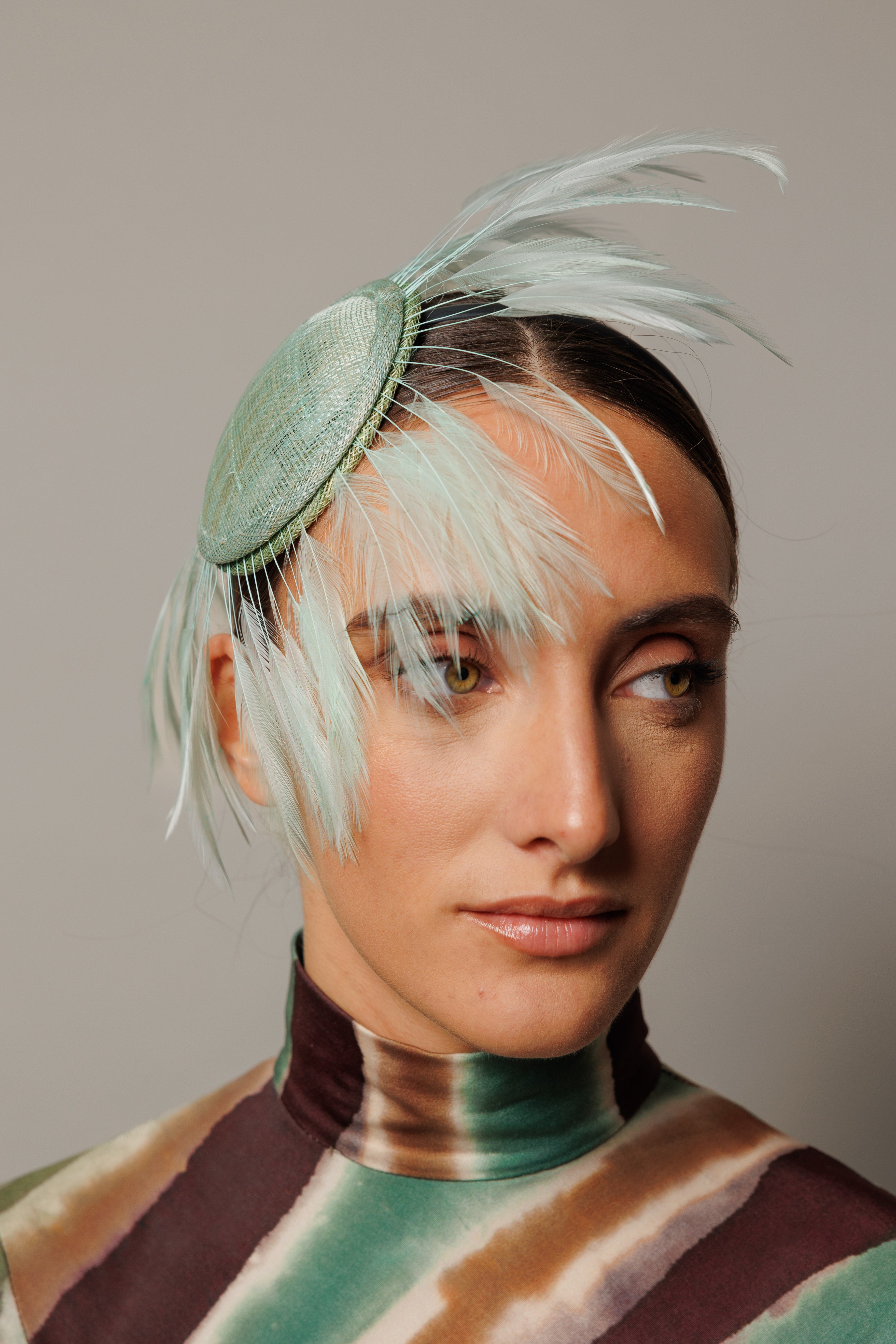 Tocado Feather verde menta