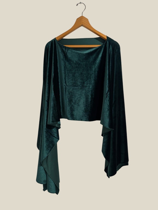 Capa, corta, terciopelo, invitada, verde, boda, Marcela & co