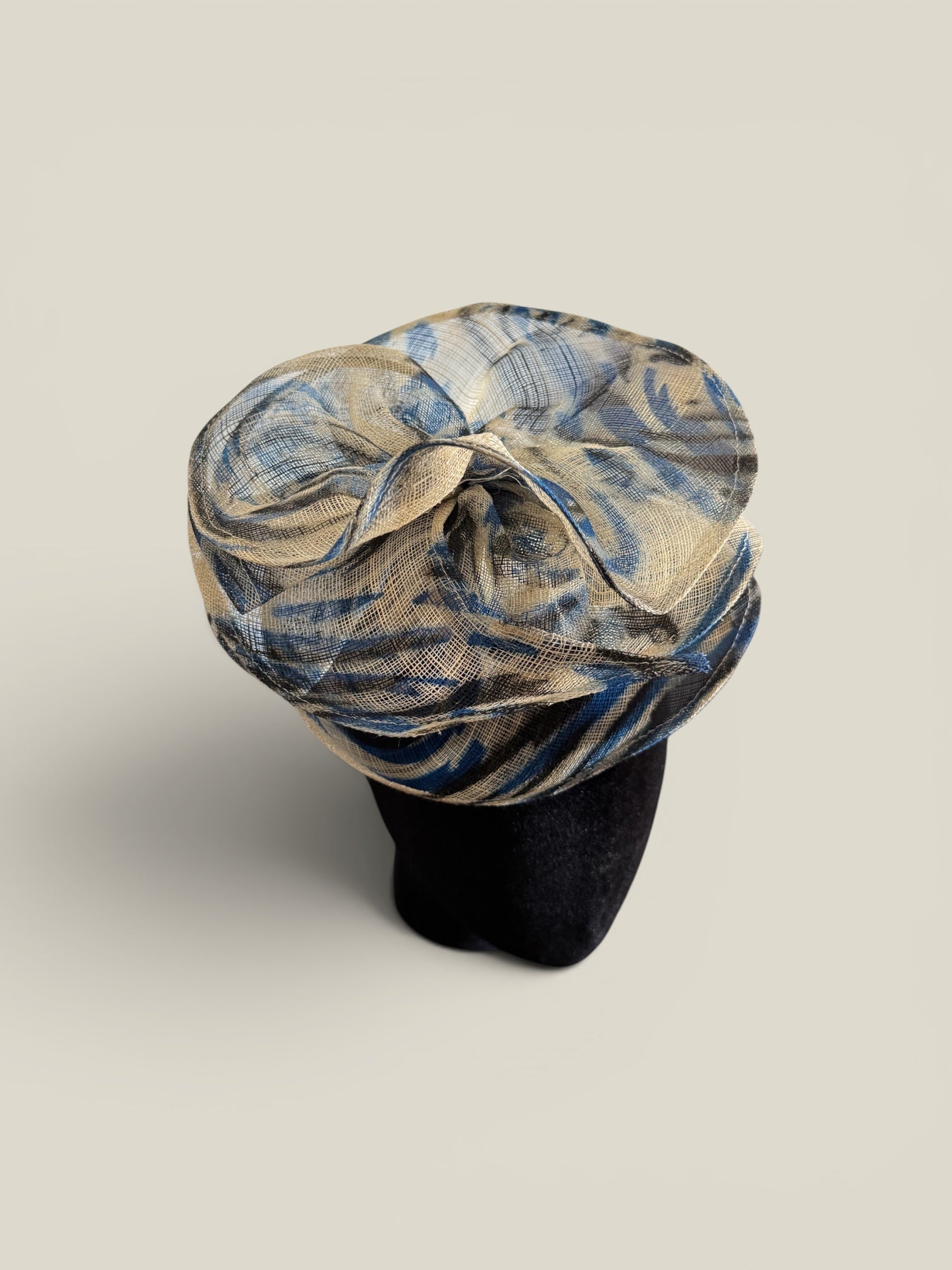 Tocado Tiere beige y azul