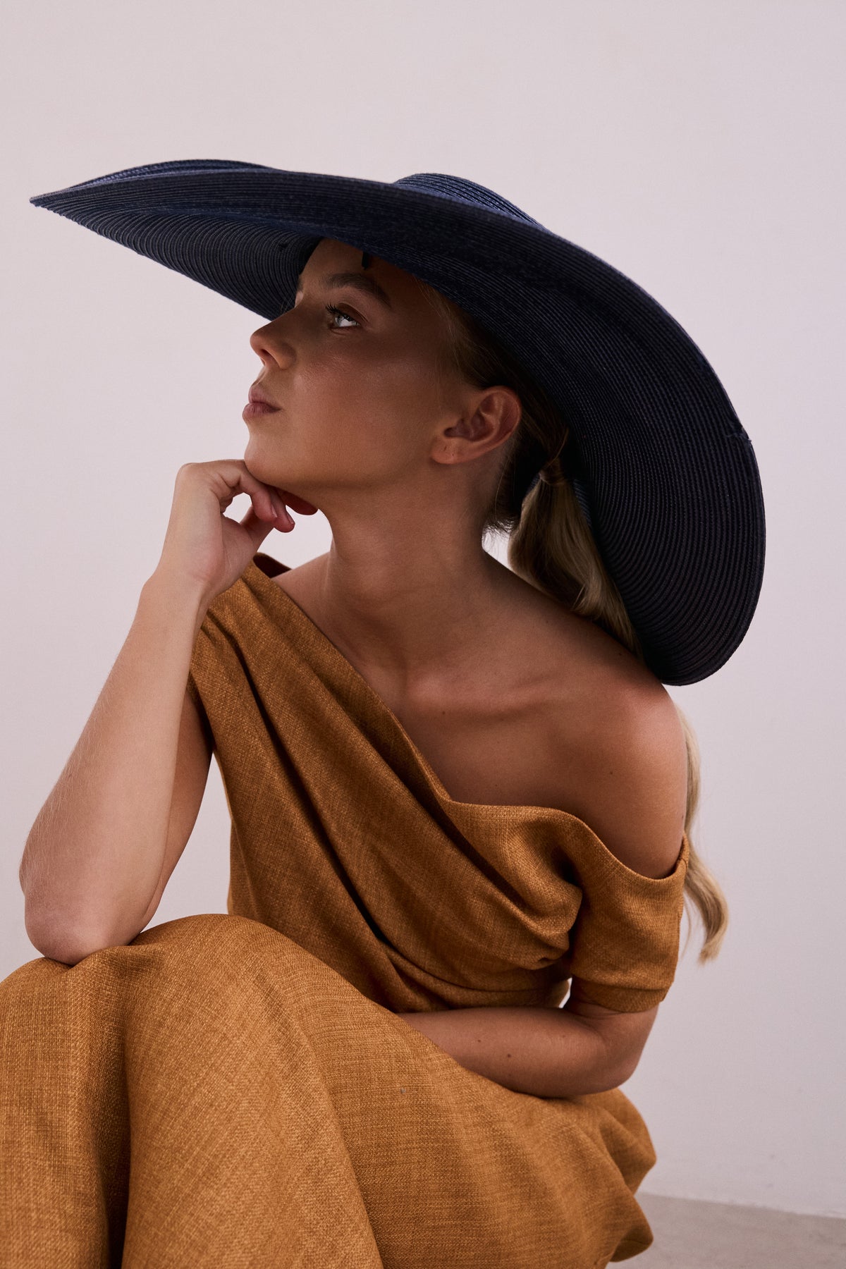 Pamela Margot azul marino