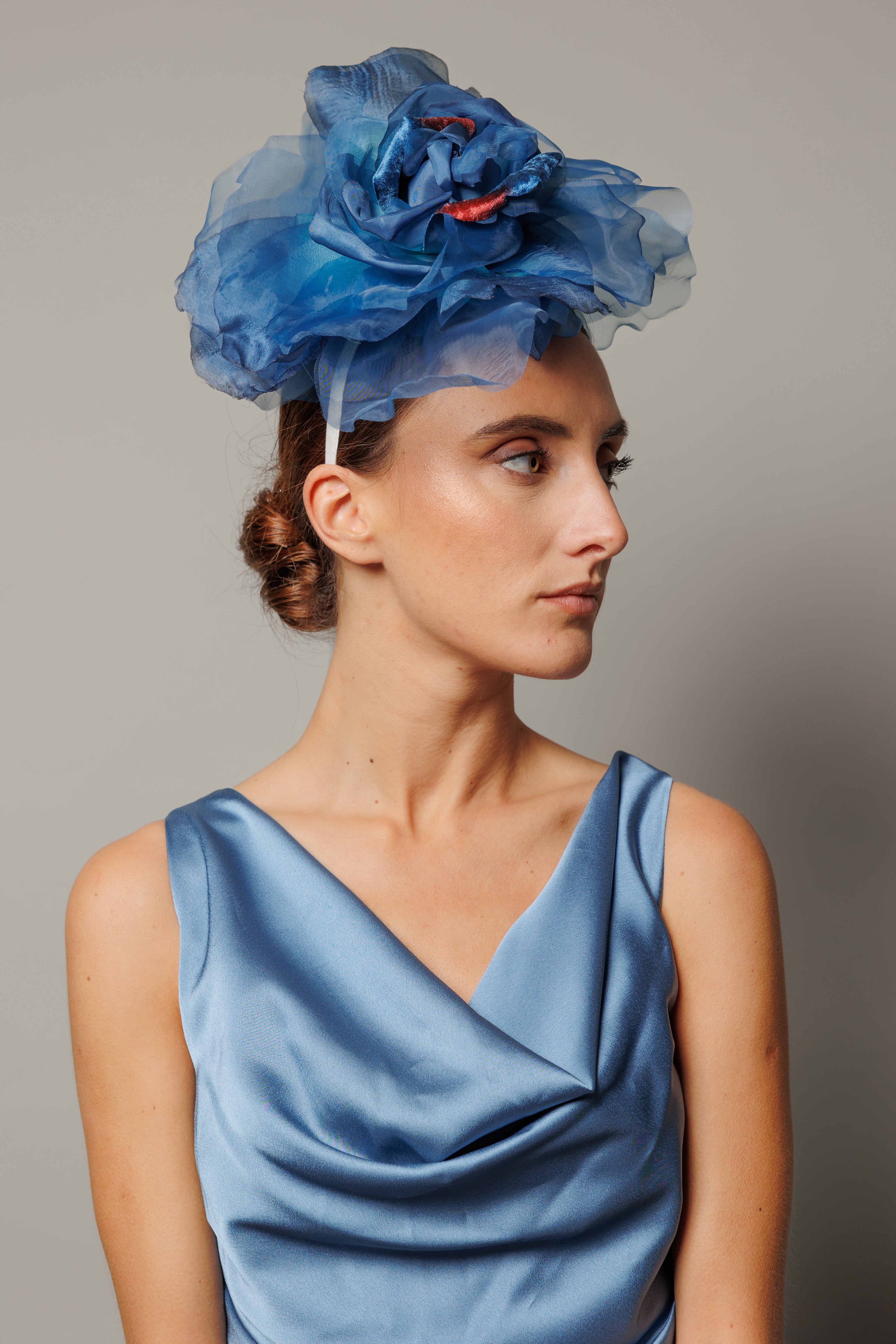 Tocado Raimunda azul