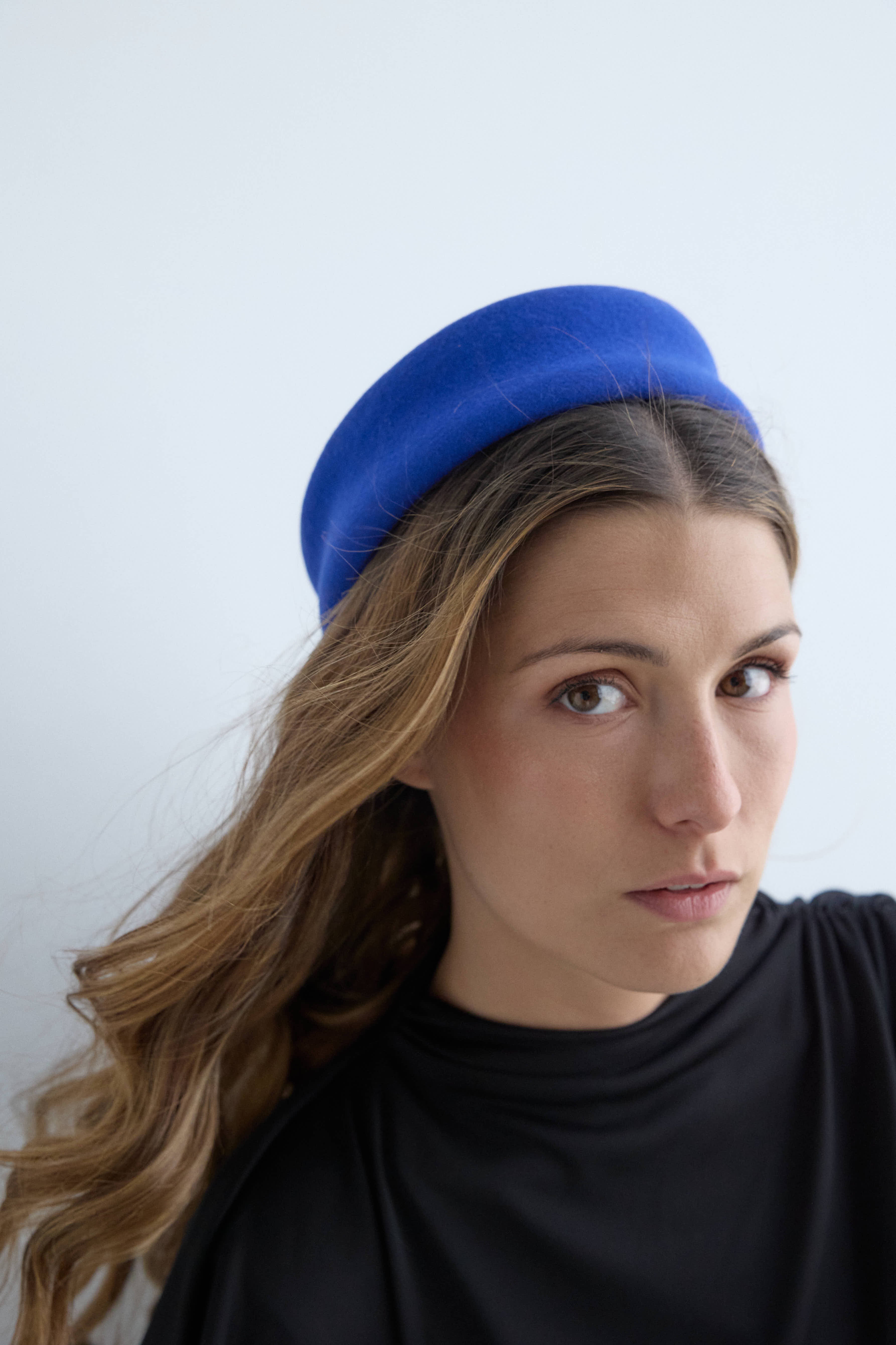 Tocado Casquete Jackie azul klein mini