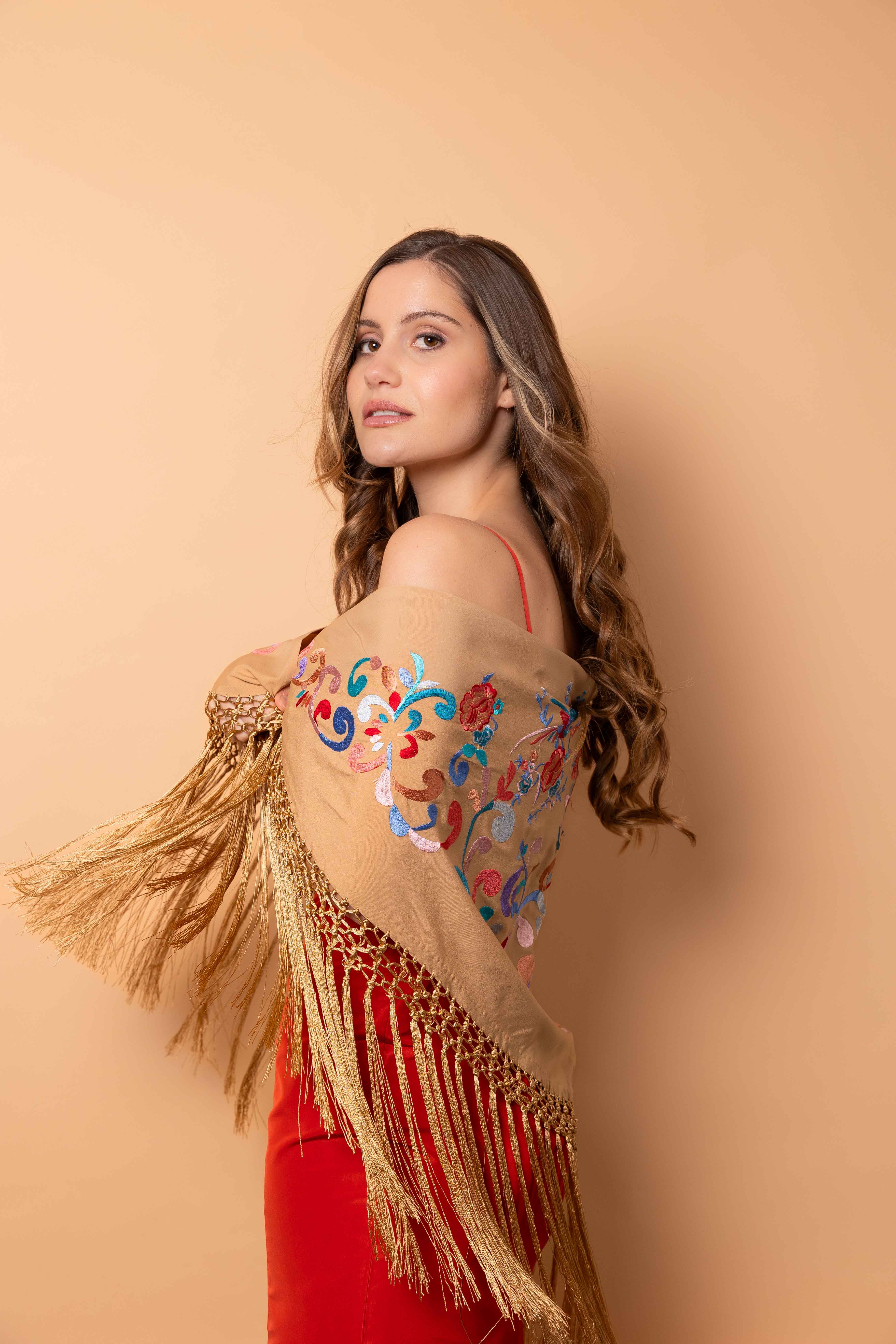 Mantoncillo Bordado Beige