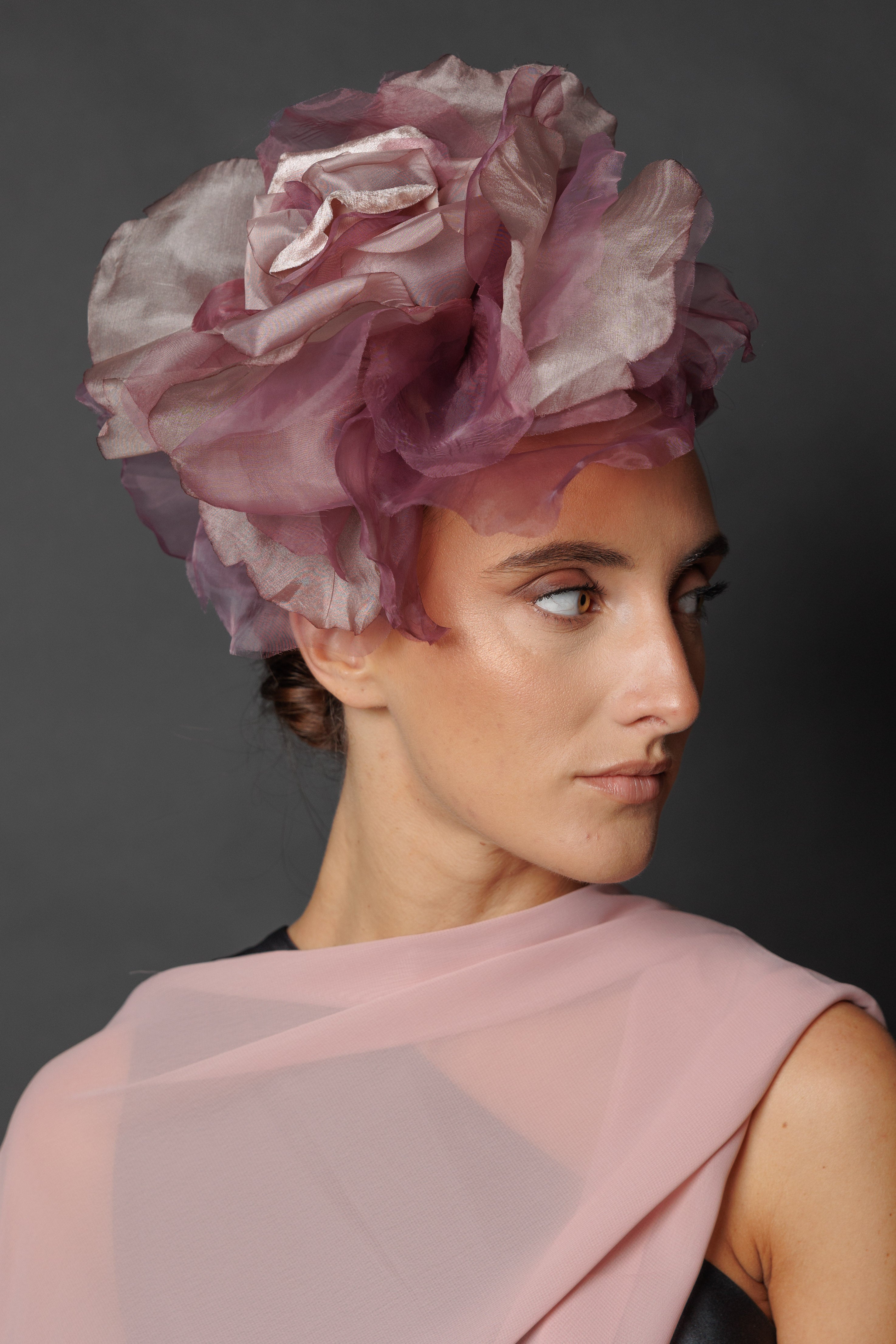 Tocado Raimunda lila