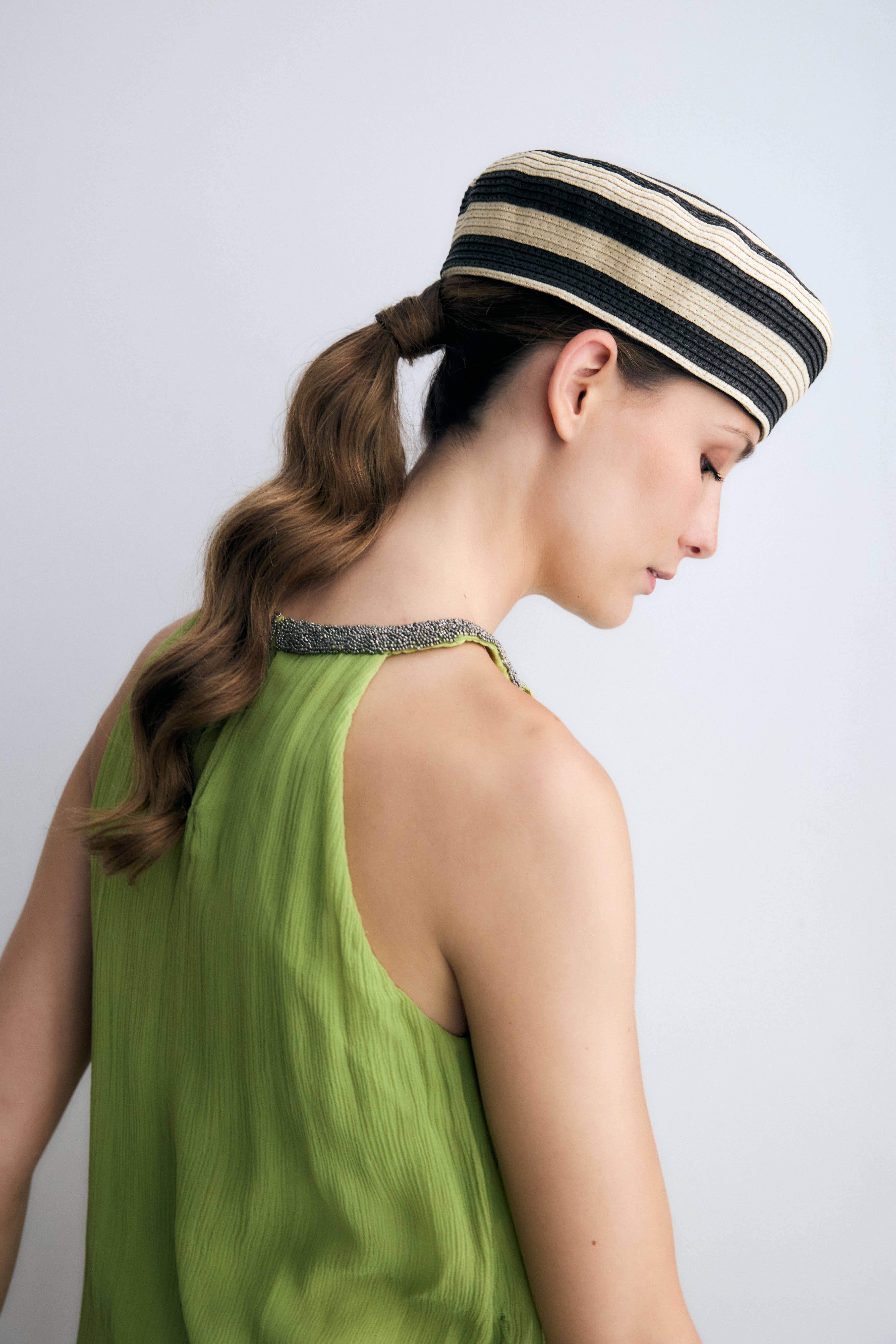 Casquete Celine de rayas beige y chocolate