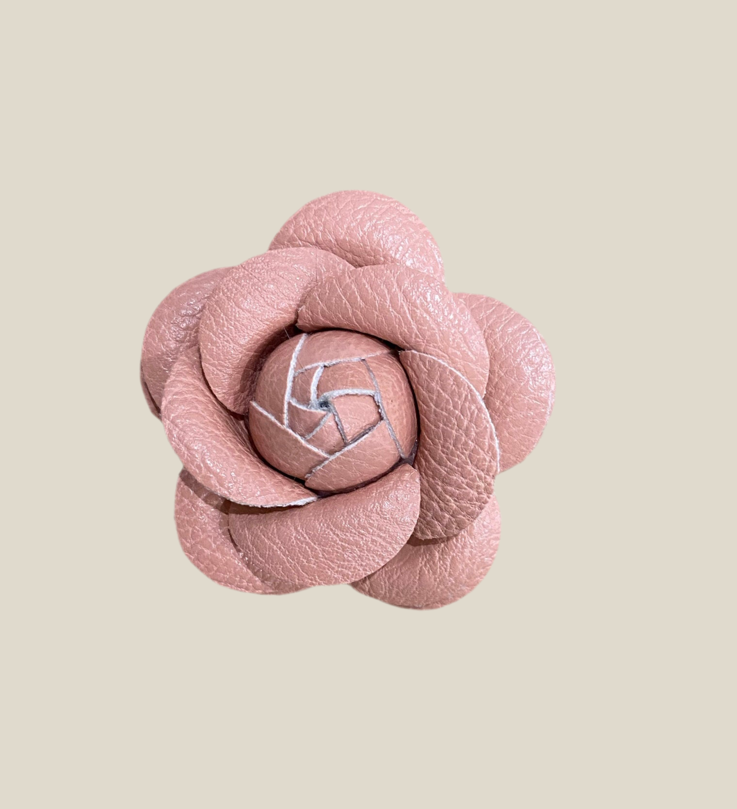 Broche Camelia nude