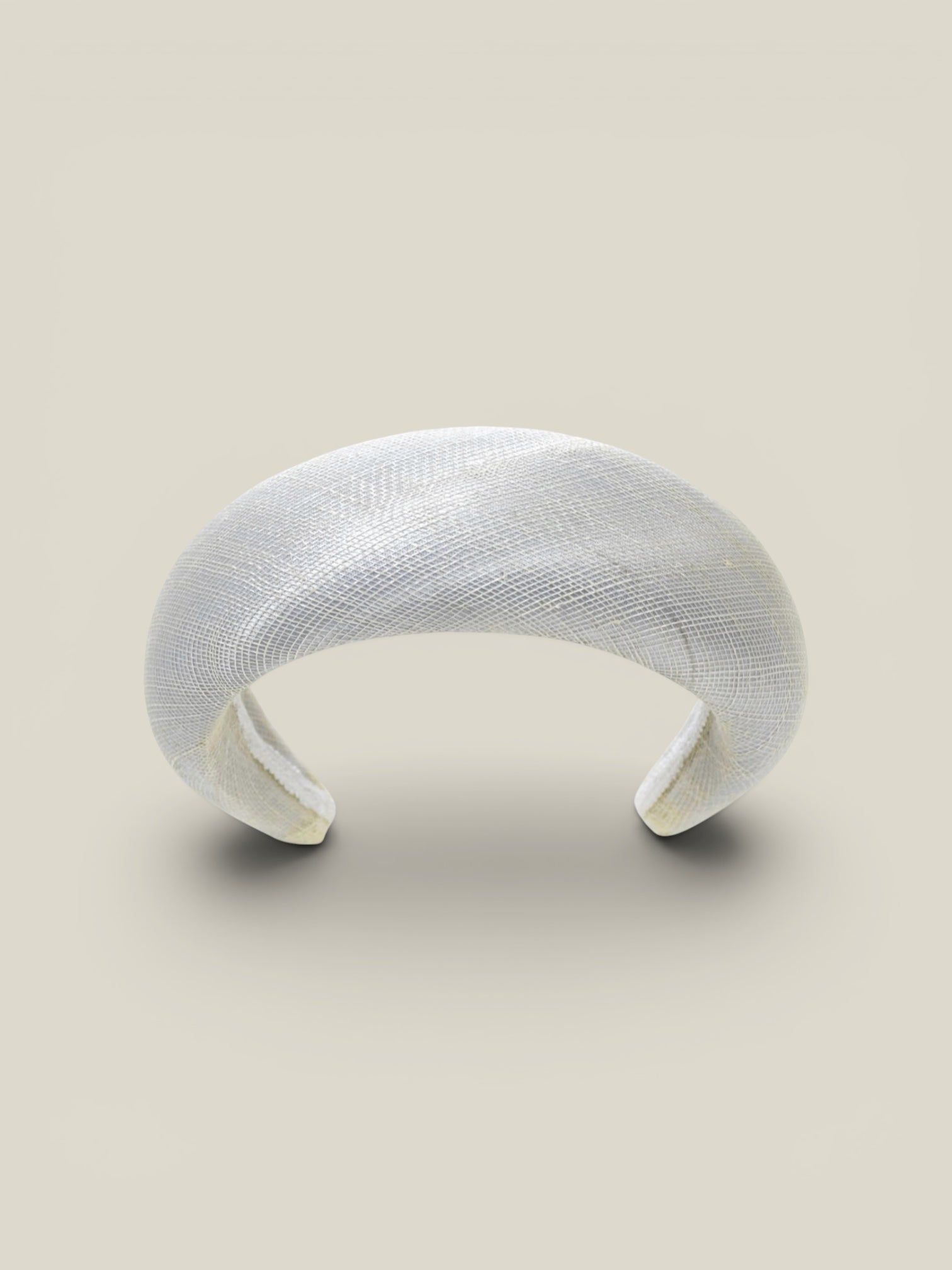 Diadema Roca de sinamay plata