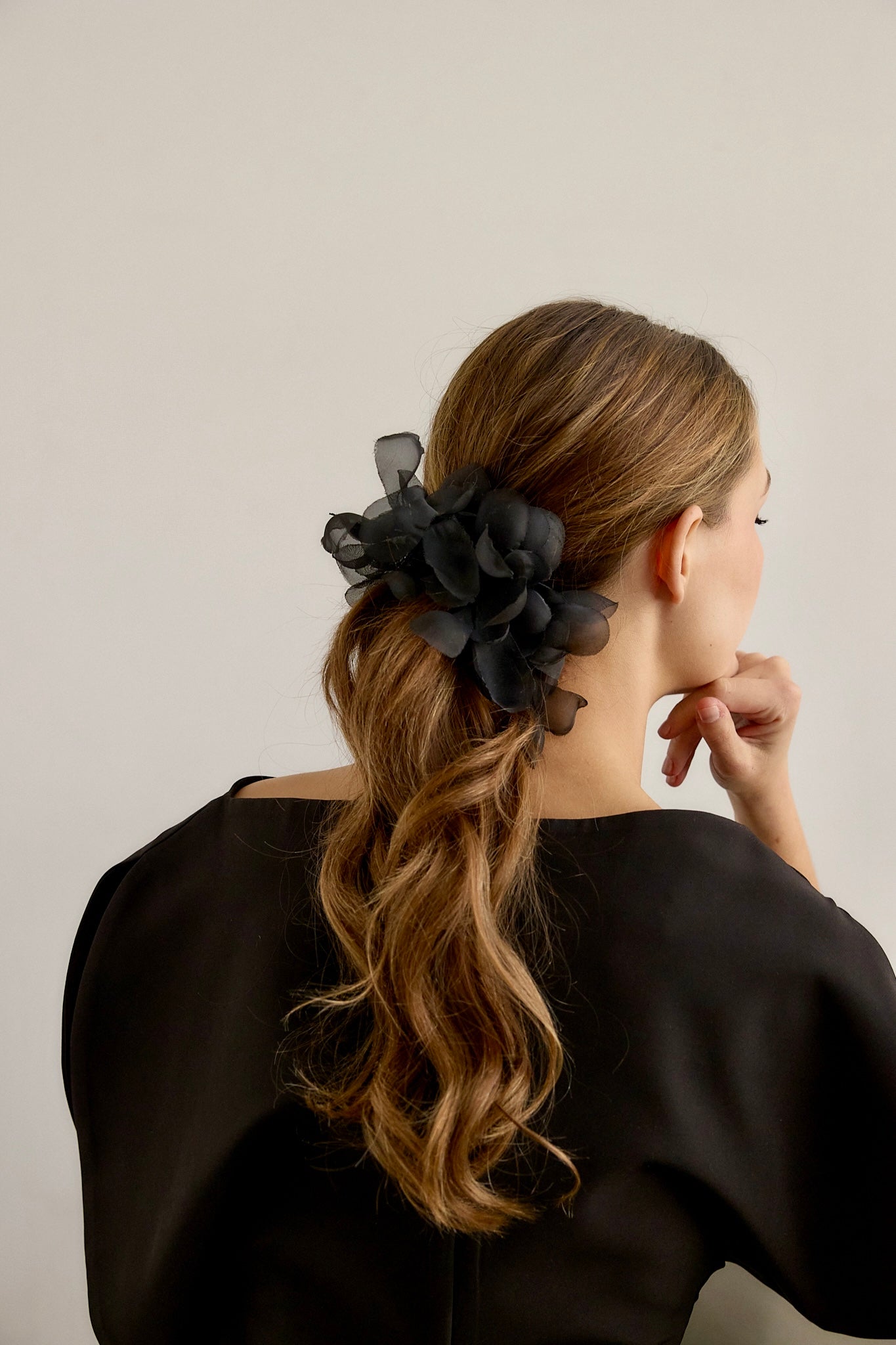 Tocado Pétalos negro