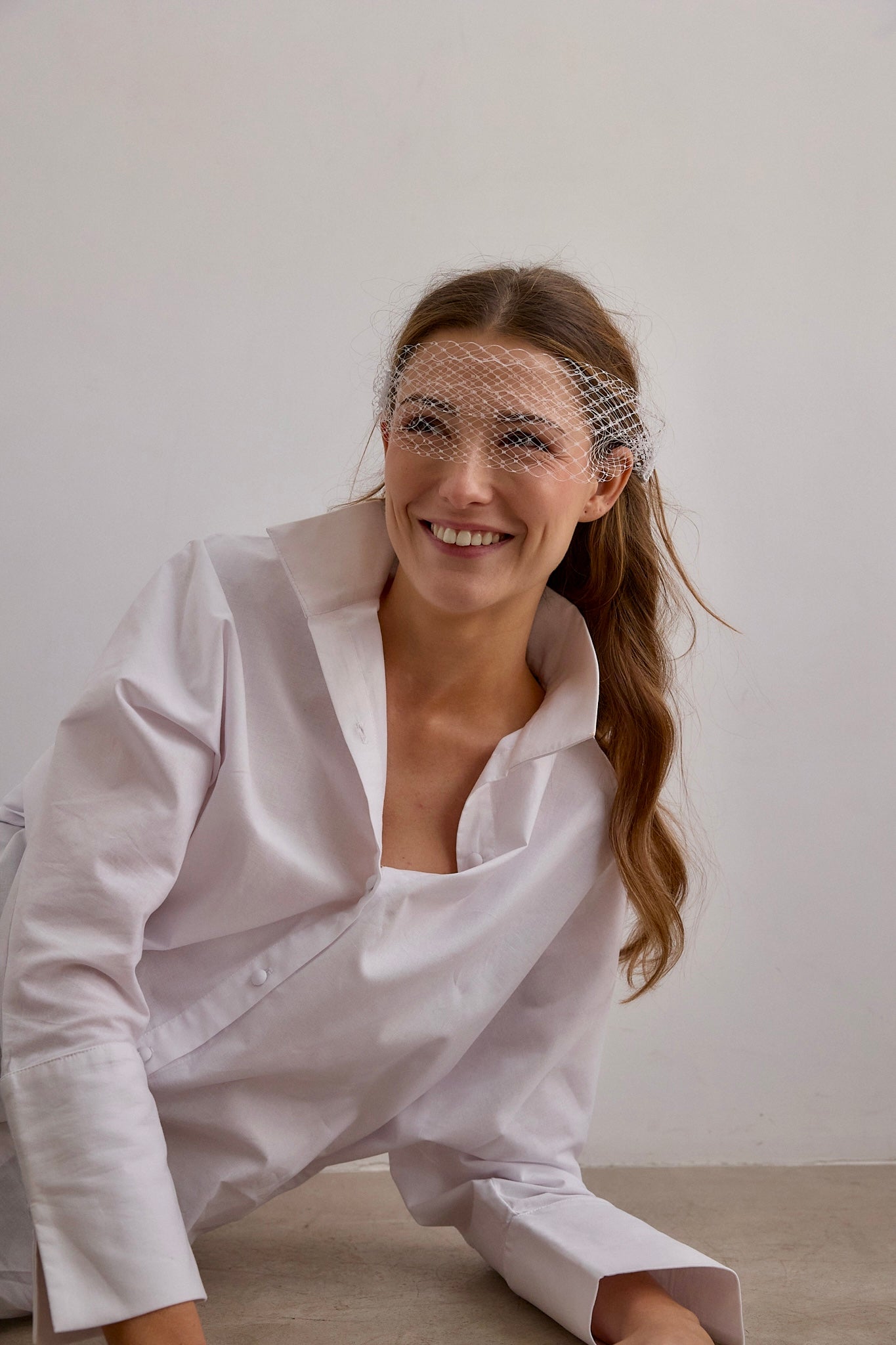 Tocado Máscara Blanca