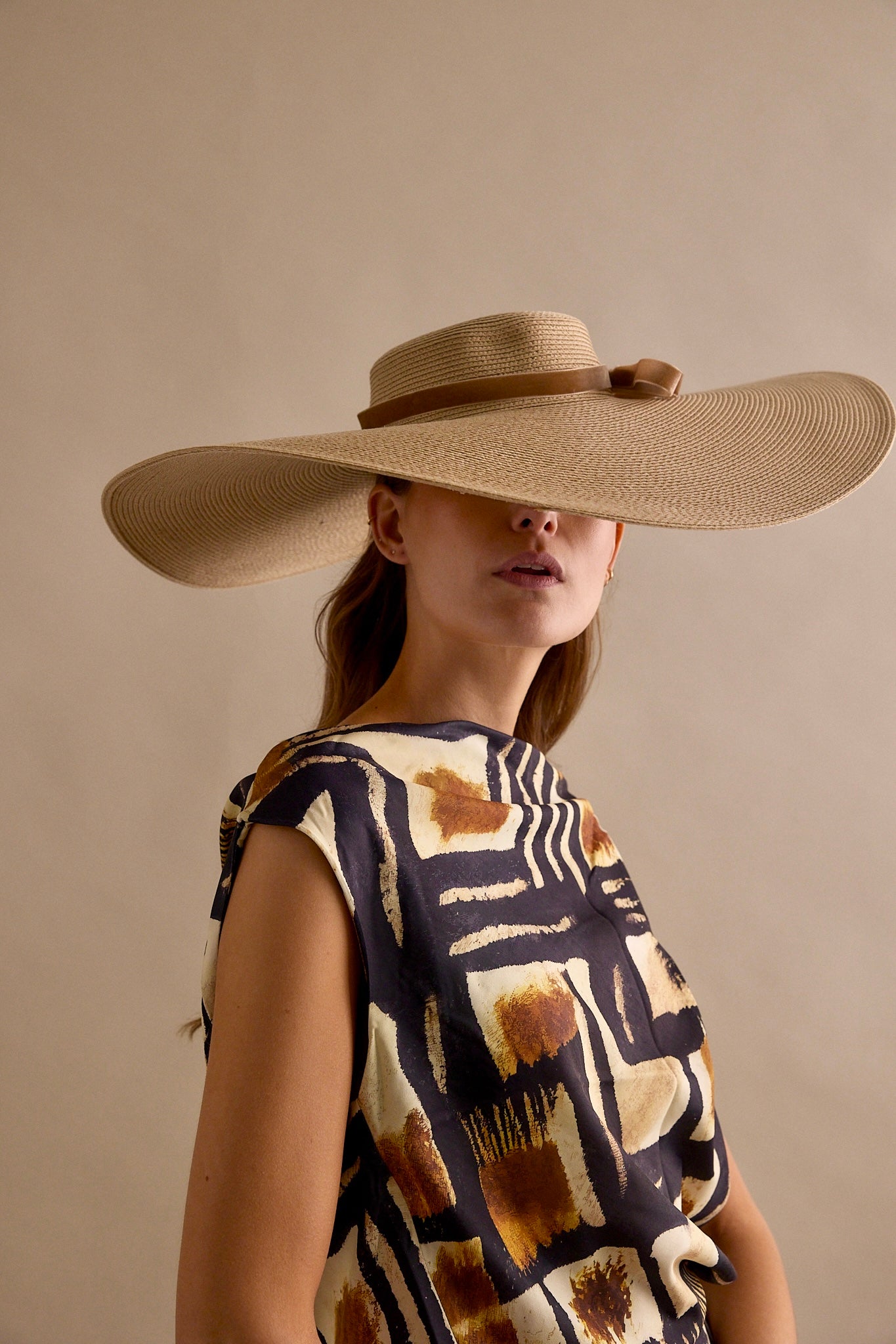 Pamela Tula beige con lazo