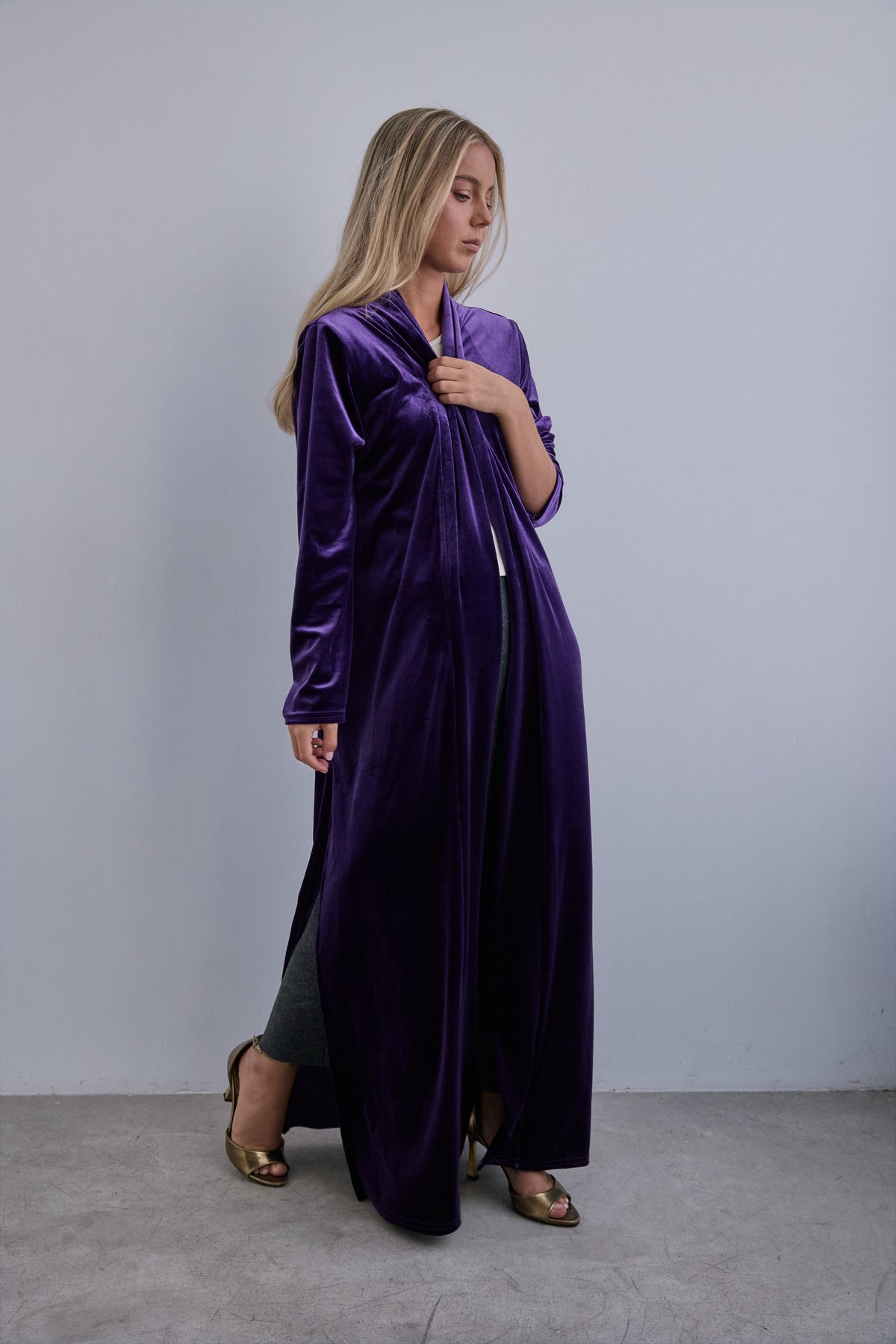 Abrigo liso de terciopelo morado