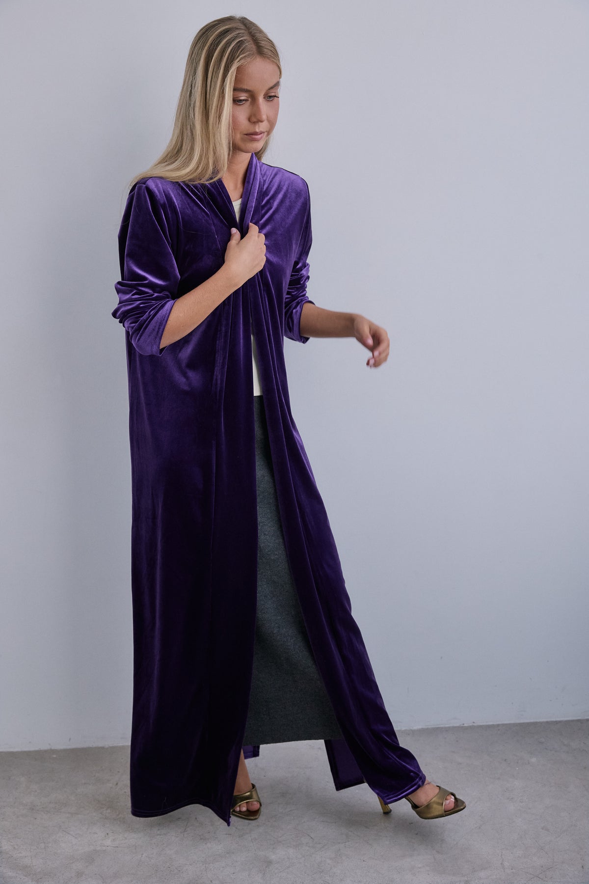 Abrigo liso de terciopelo morado