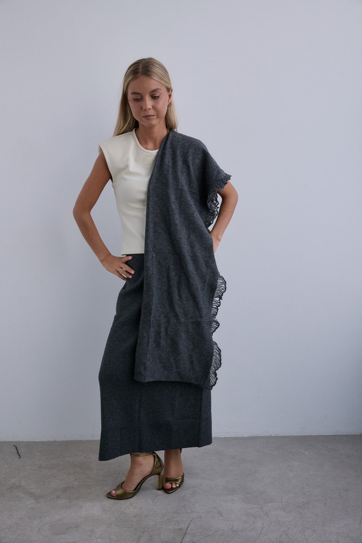 Fular Livia gris oscuro