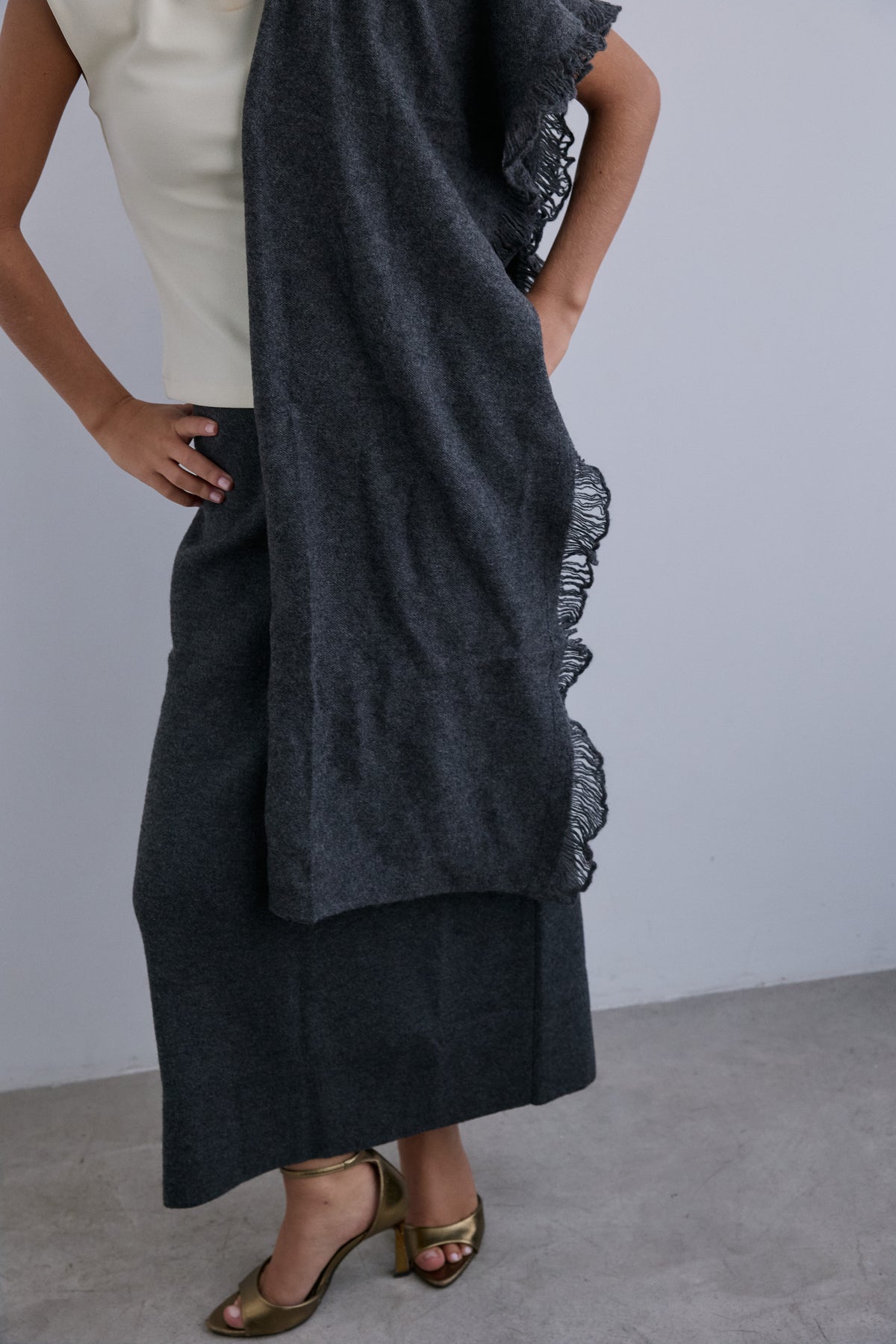 Fular Livia gris oscuro
