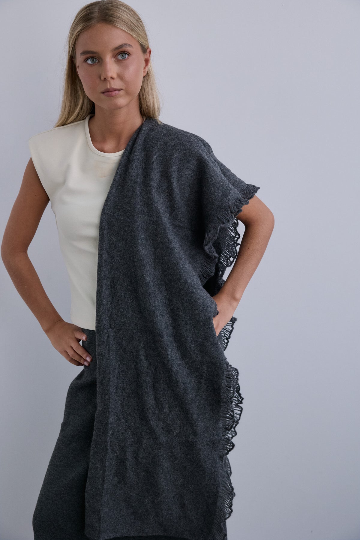 Fular Livia gris oscuro